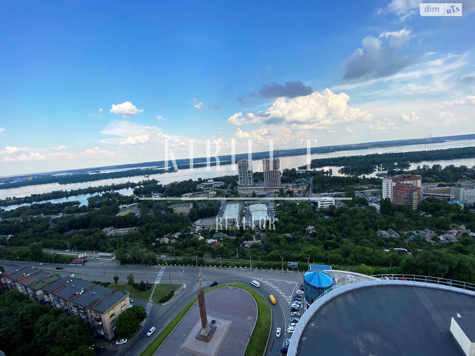трехкомнатная квартира с мебелью в Днепре, район Соборный, на просп. Яворницкого Дмитрия 3 в аренду на долгий срок помесячно фото 1