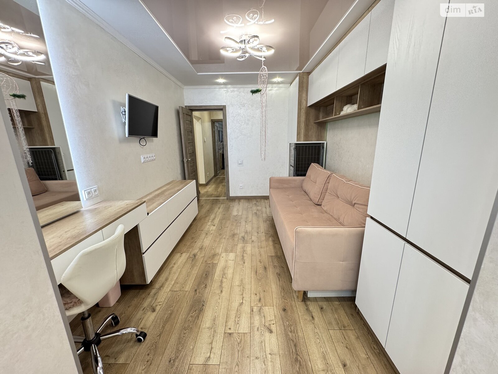 трехкомнатная квартира в Днепре, район Тополь-1, на мас. Тополь-1 18 в аренду на долгий срок помесячно фото 1 трехкомнатная квартира в Днепре, район Тополь-1, на мас. Тополь-1 18 в аренду на долгий срок помесячно фото 1