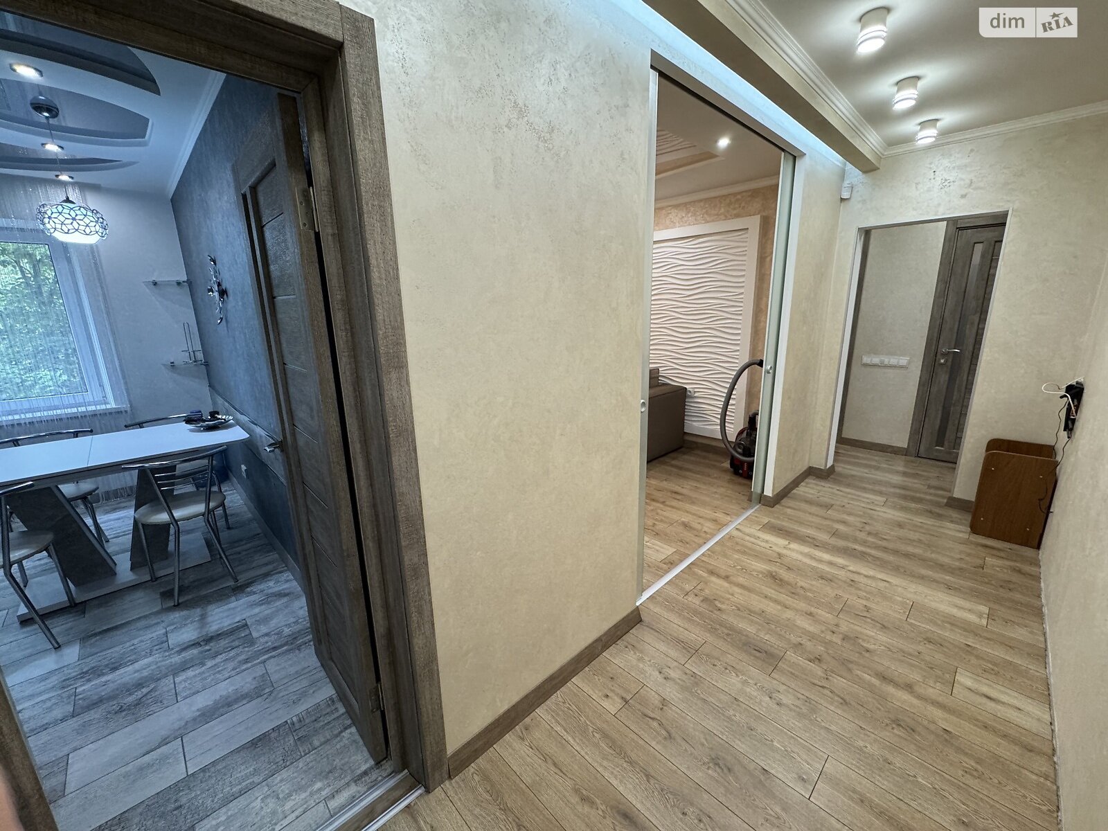трехкомнатная квартира в Днепре, район Тополь-1, на мас. Тополь-1 18 в аренду на долгий срок помесячно фото 1 трехкомнатная квартира в Днепре, район Тополь-1, на мас. Тополь-1 18 в аренду на долгий срок помесячно фото 1