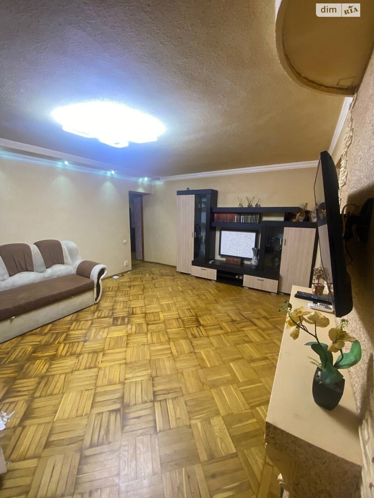 трехкомнатная квартира в Днепре, район Тополь-1, на мас. Тополь-1 11 в аренду на долгий срок помесячно фото 1 трехкомнатная квартира в Днепре, район Тополь-1, на мас. Тополь-1 11 в аренду на долгий срок помесячно фото 1