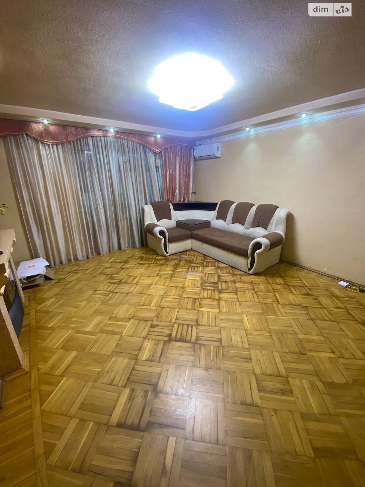 трехкомнатная квартира в Днепре, район Тополь-1, на мас. Тополь-1 11 в аренду на долгий срок помесячно фото 1 трехкомнатная квартира в Днепре, район Тополь-1, на мас. Тополь-1 11 в аренду на долгий срок помесячно фото 1