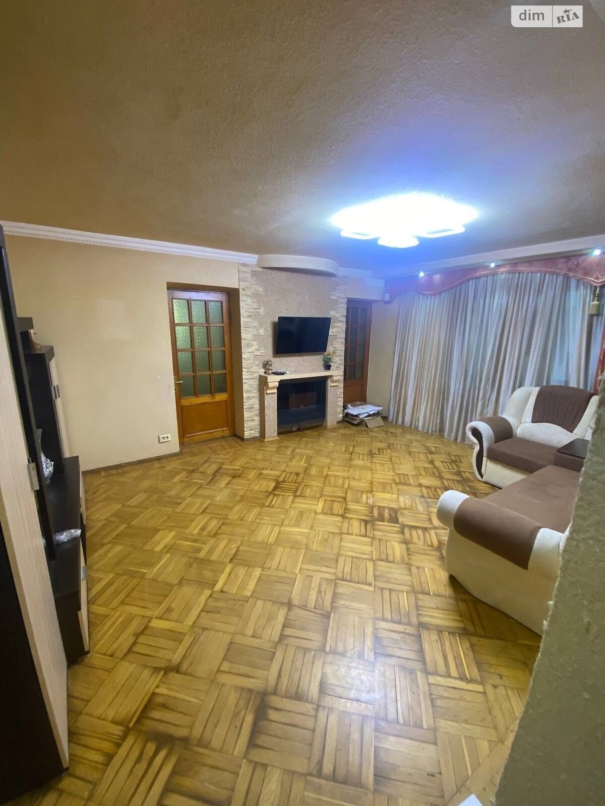 трехкомнатная квартира в Днепре, район Тополь-1, на мас. Тополь-1 11 в аренду на долгий срок помесячно фото 1 трехкомнатная квартира в Днепре, район Тополь-1, на мас. Тополь-1 11 в аренду на долгий срок помесячно фото 1