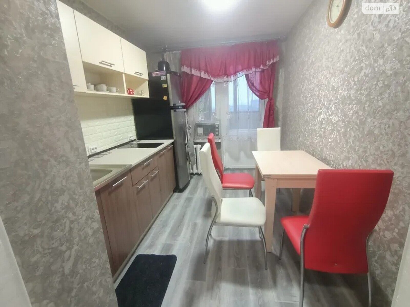 трехкомнатная квартира с мебелью в Днепре, район Тополь-1, на шоссе Запорожское в аренду на долгий срок помесячно фото 1