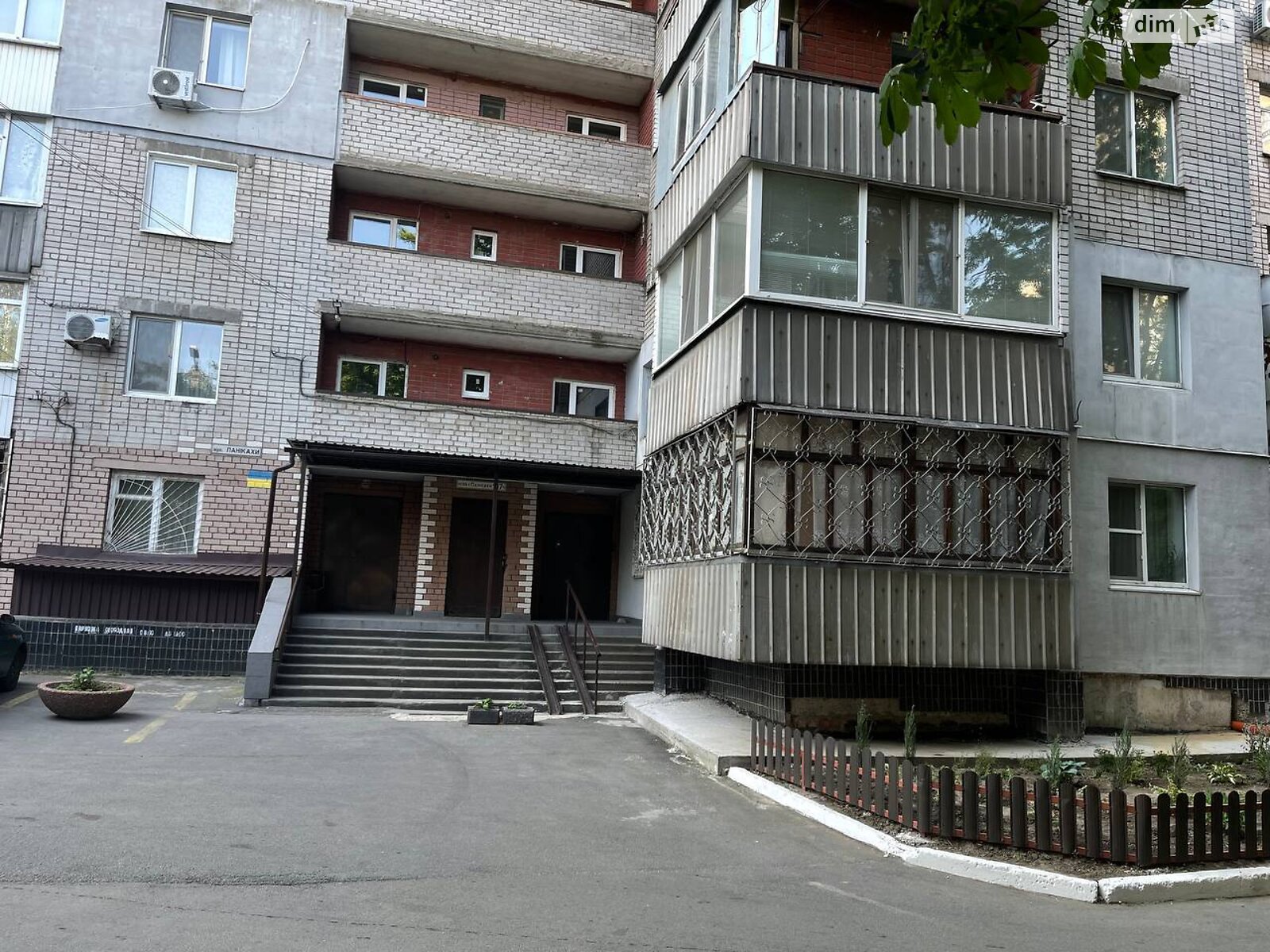 трикімнатна квартира з ремонтом в Дніпрі, район Тополя-3, на вул. Панікахи 117 в довготривалу оренду помісячно фото 1 трикімнатна квартира з ремонтом в Дніпрі, район Тополя-3, на вул. Панікахи 117 в довготривалу оренду помісячно фото 1