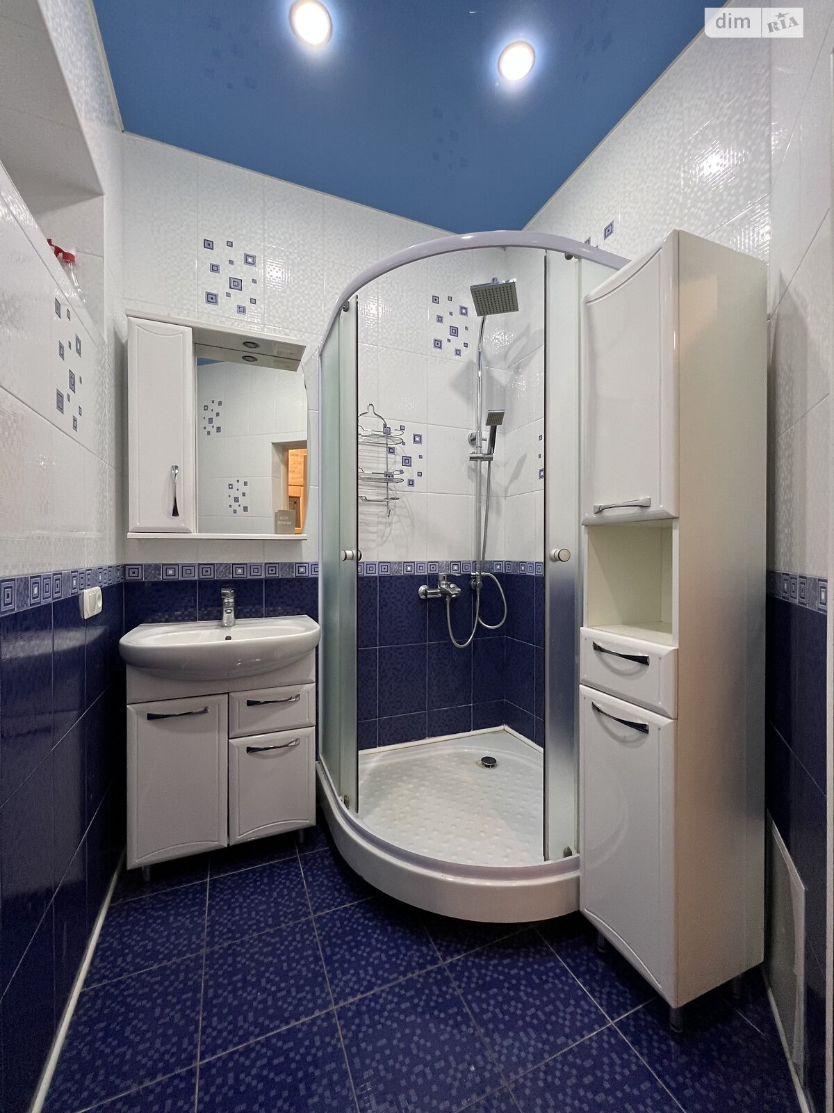 двухкомнатная квартира в Днепре, район Центр, на ул. 93-й Холодноярской Бригады в аренду на долгий срок помесячно фото 1