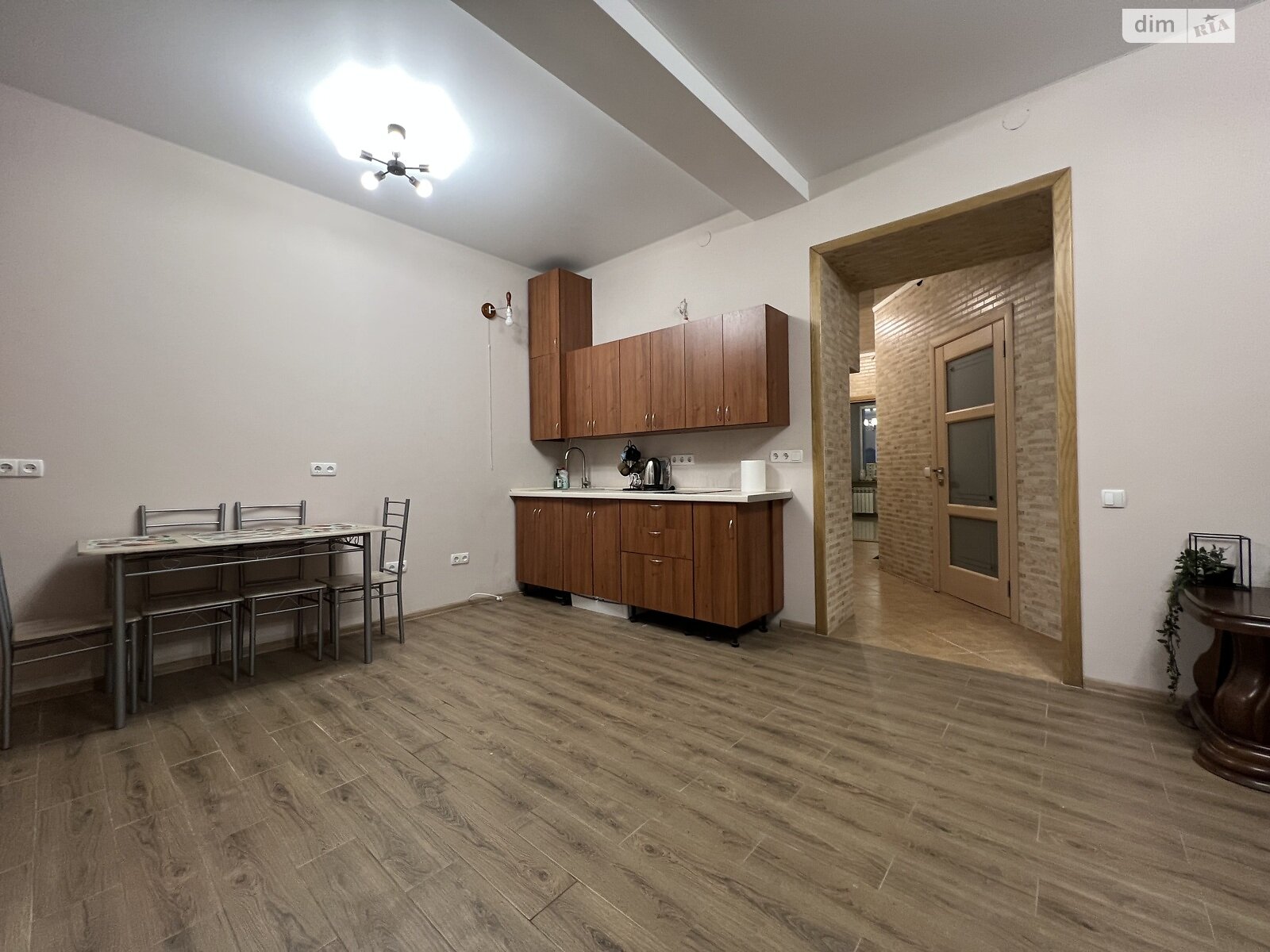 двухкомнатная квартира в Днепре, район Центр, на ул. 93-й Холодноярской Бригады в аренду на долгий срок помесячно фото 1