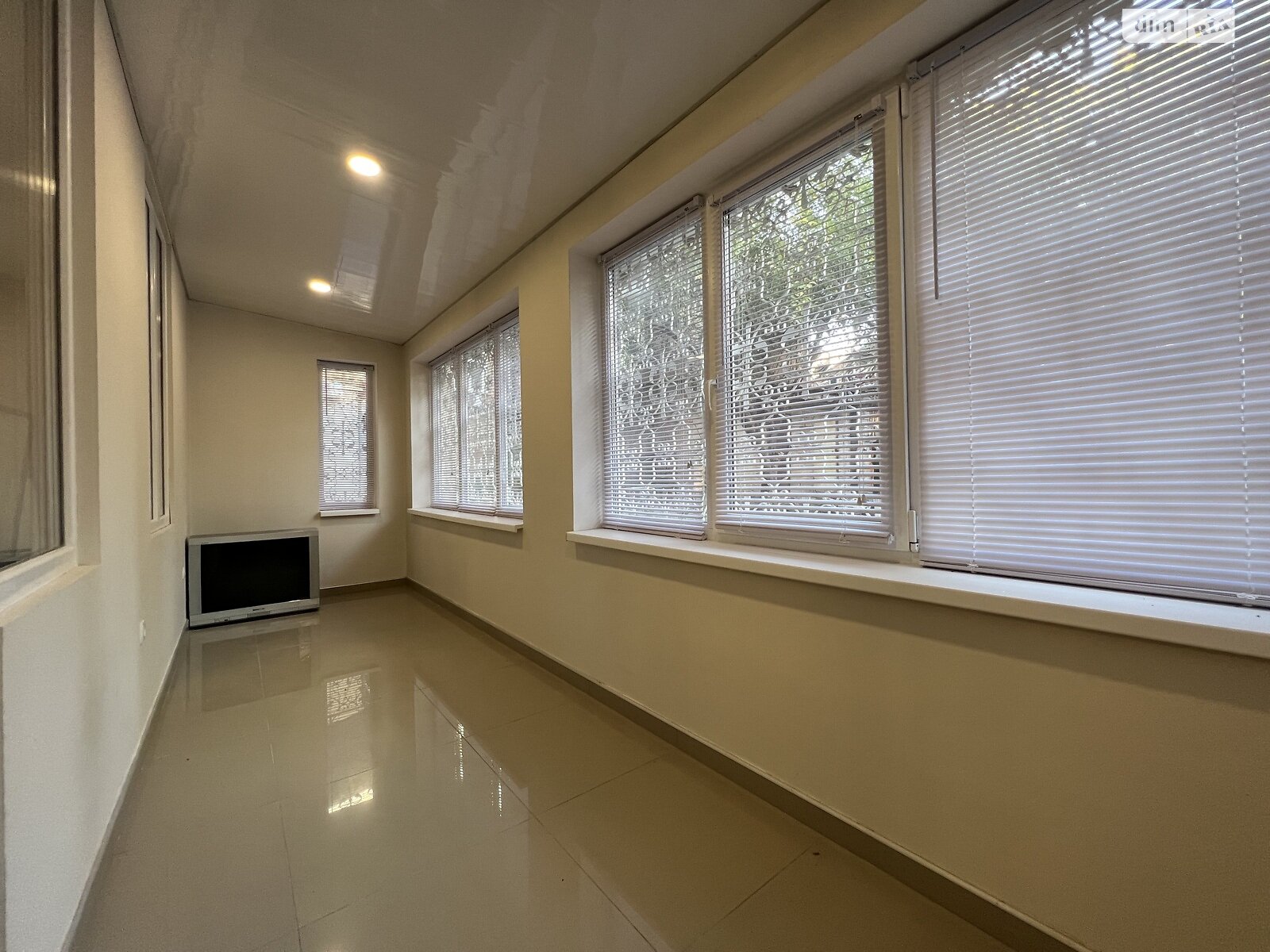 двухкомнатная квартира в Днепре, район Центр, на ул. 93-й Холодноярской Бригады в аренду на долгий срок помесячно фото 1