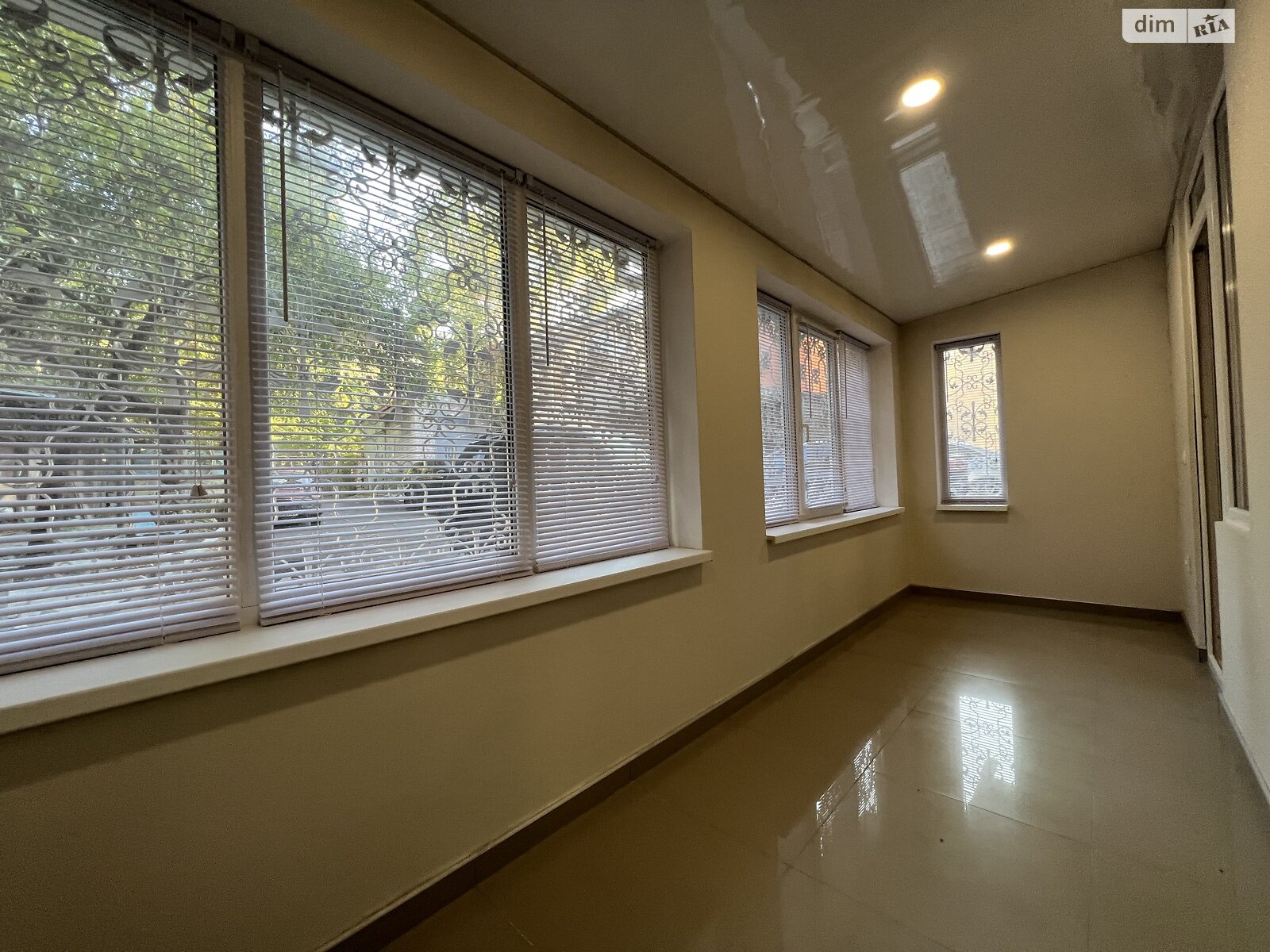 двухкомнатная квартира в Днепре, район Центр, на ул. 93-й Холодноярской Бригады в аренду на долгий срок помесячно фото 1