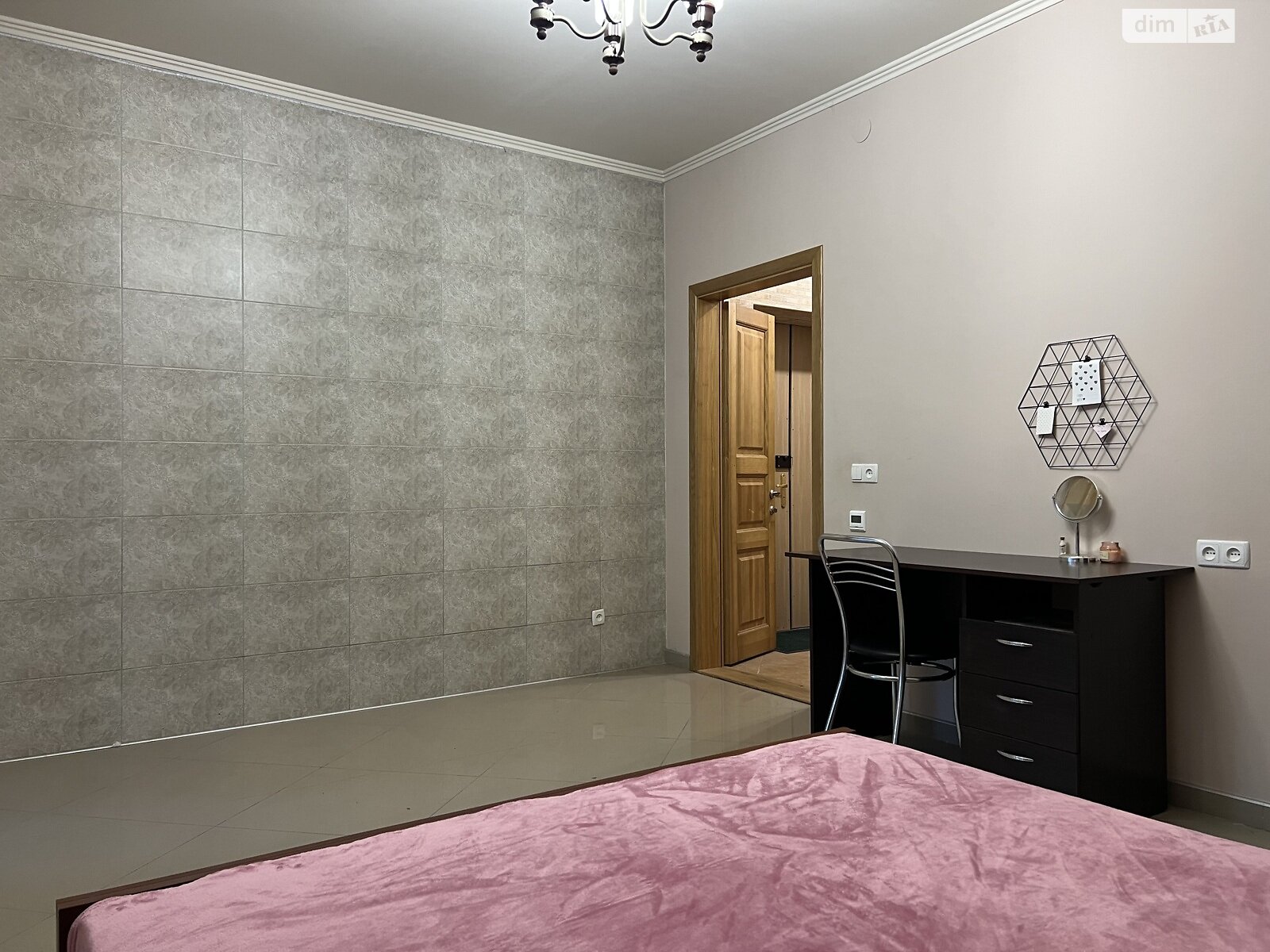 двухкомнатная квартира в Днепре, район Центр, на ул. 93-й Холодноярской Бригады в аренду на долгий срок помесячно фото 1