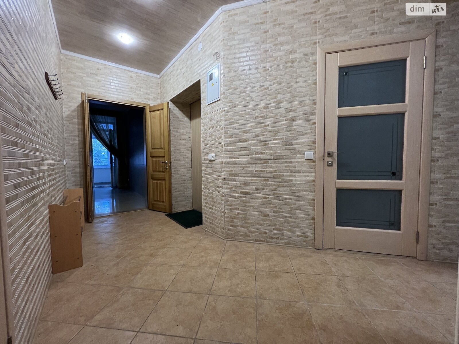 двухкомнатная квартира в Днепре, район Центр, на ул. 93-й Холодноярской Бригады в аренду на долгий срок помесячно фото 1