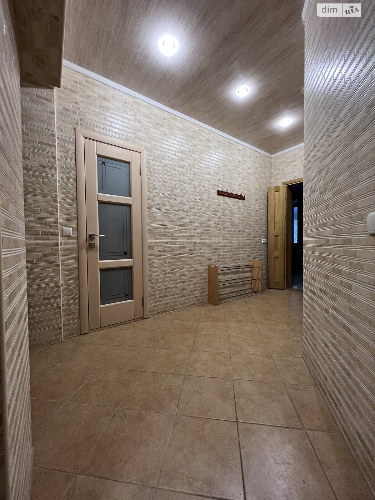 двухкомнатная квартира в Днепре, район Центр, на ул. 93-й Холодноярской Бригады в аренду на долгий срок помесячно фото 1