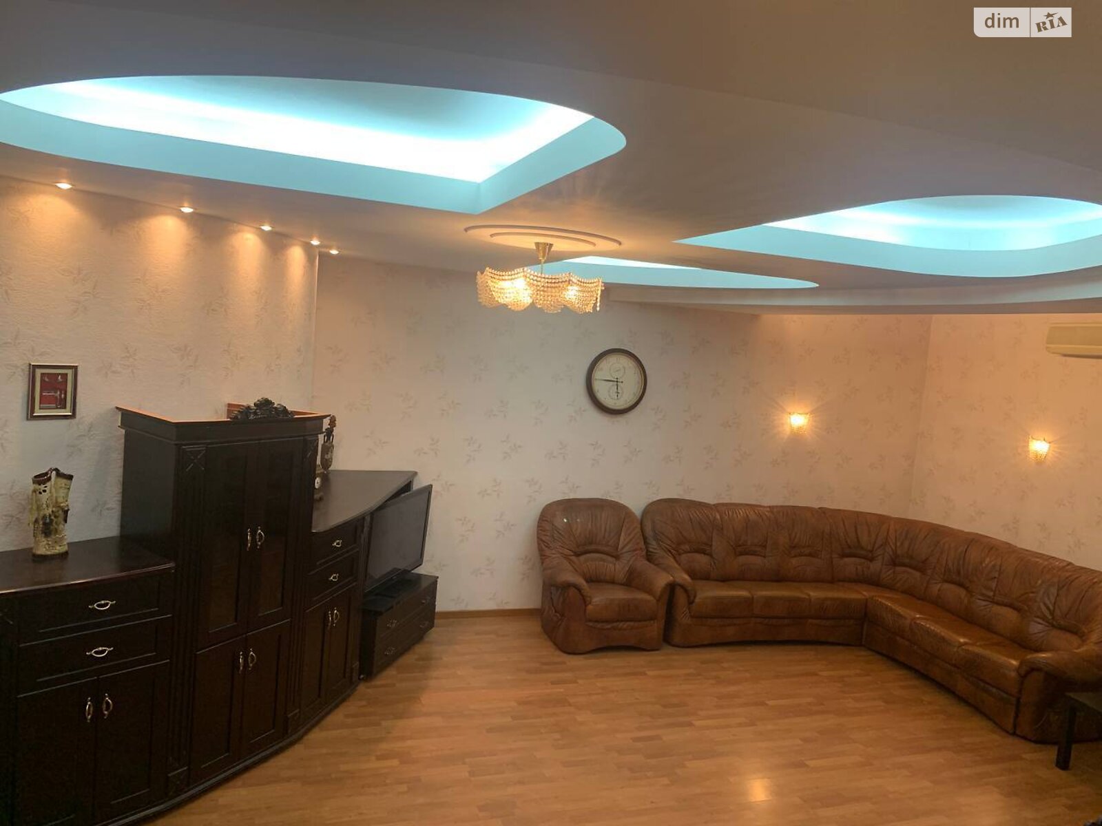 четырехкомнатная квартира в Днепре, район Центр, на ул. Европейская 30 в аренду на долгий срок помесячно фото 1