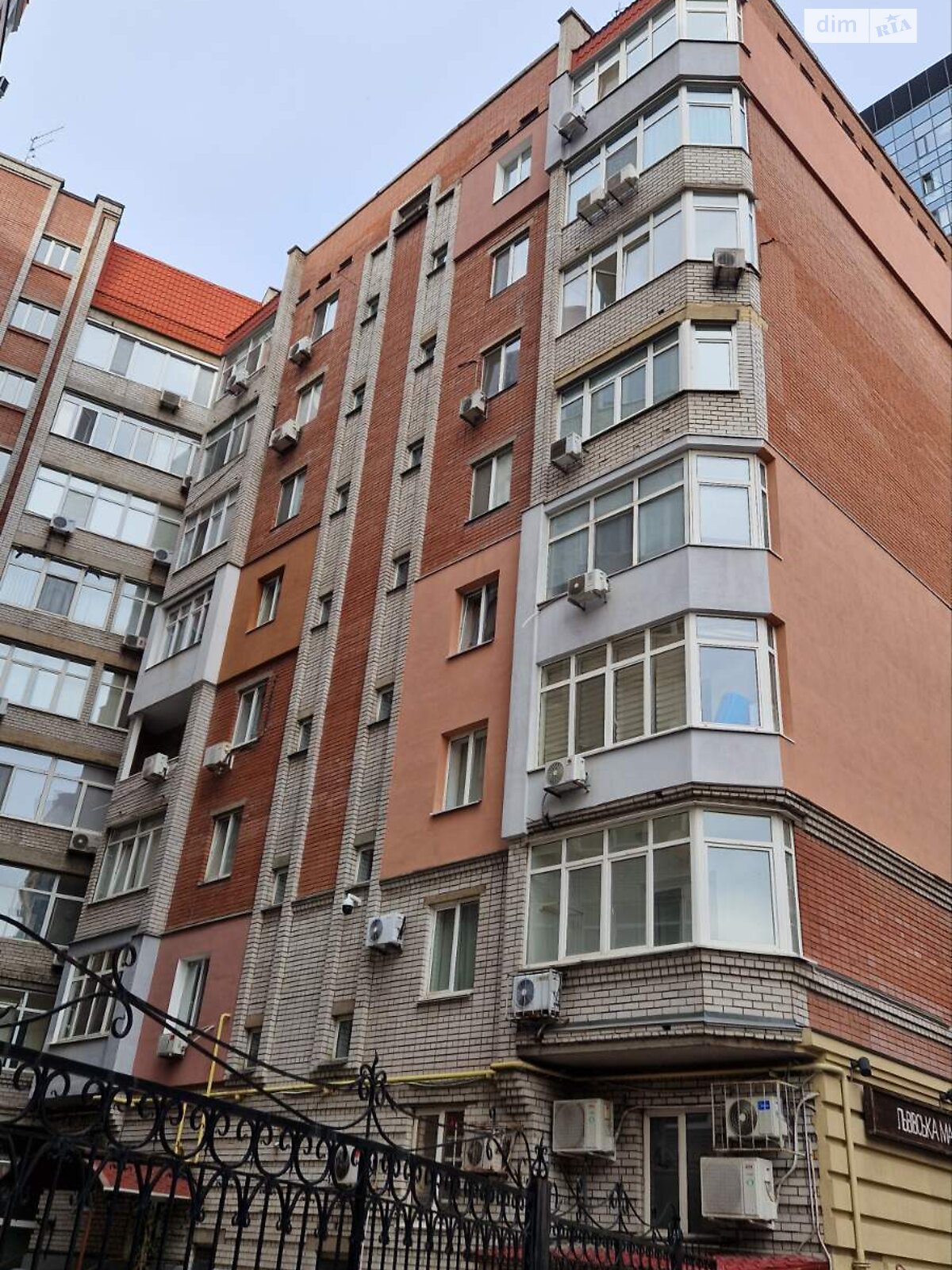 чотирикімнатна квартира в Дніпрі, район Центр, на вул. Виконкомівська 7 в довготривалу оренду помісячно фото 1 чотирикімнатна квартира в Дніпрі, район Центр, на вул. Виконкомівська 7 в довготривалу оренду помісячно фото 1