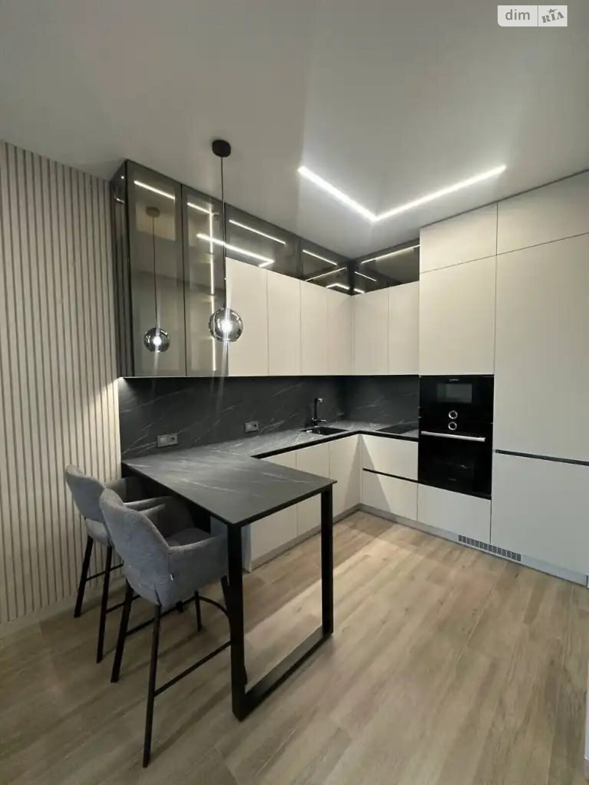 двухкомнатная квартира в Днепре, район Центр, на ул. Короленко 2К в аренду на долгий срок помесячно фото 1