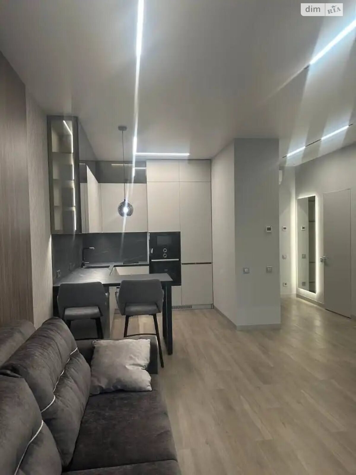 двухкомнатная квартира в Днепре, район Центр, на ул. Короленко 2К в аренду на долгий срок помесячно фото 1