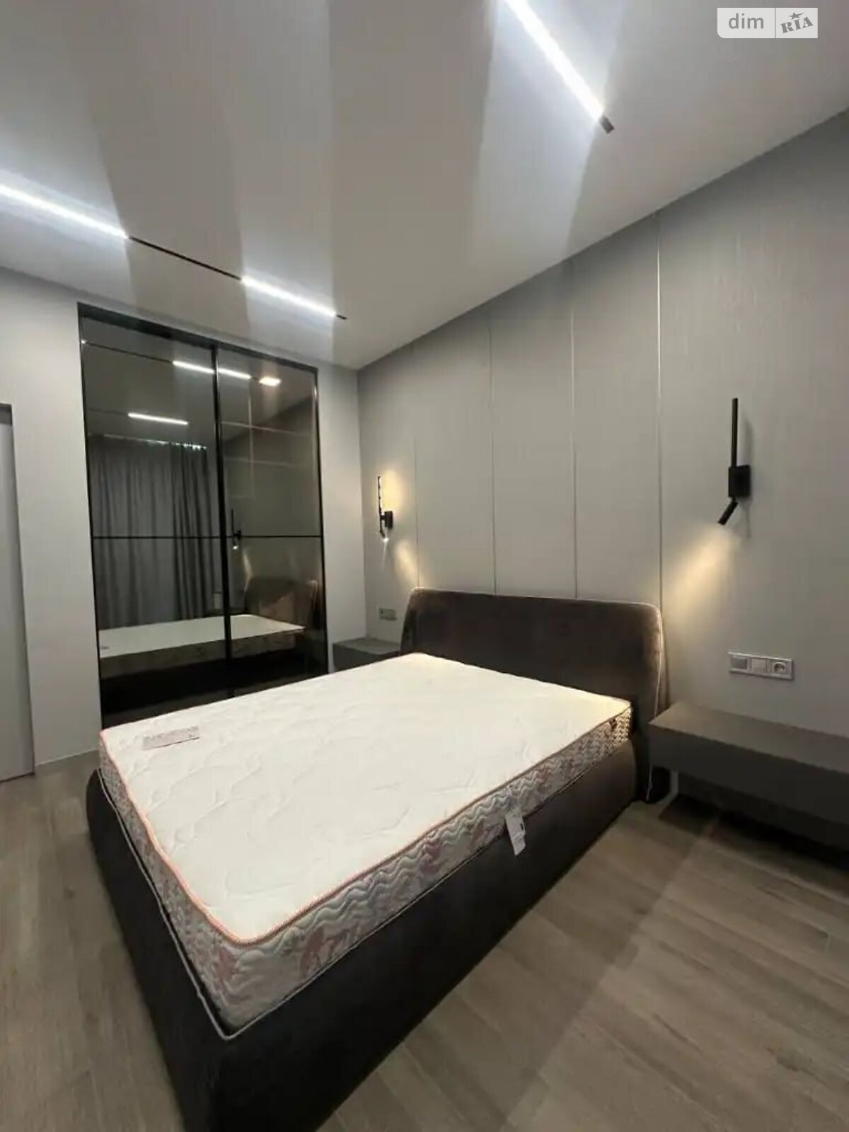 двухкомнатная квартира в Днепре, район Центр, на ул. Короленко 2К в аренду на долгий срок помесячно фото 1