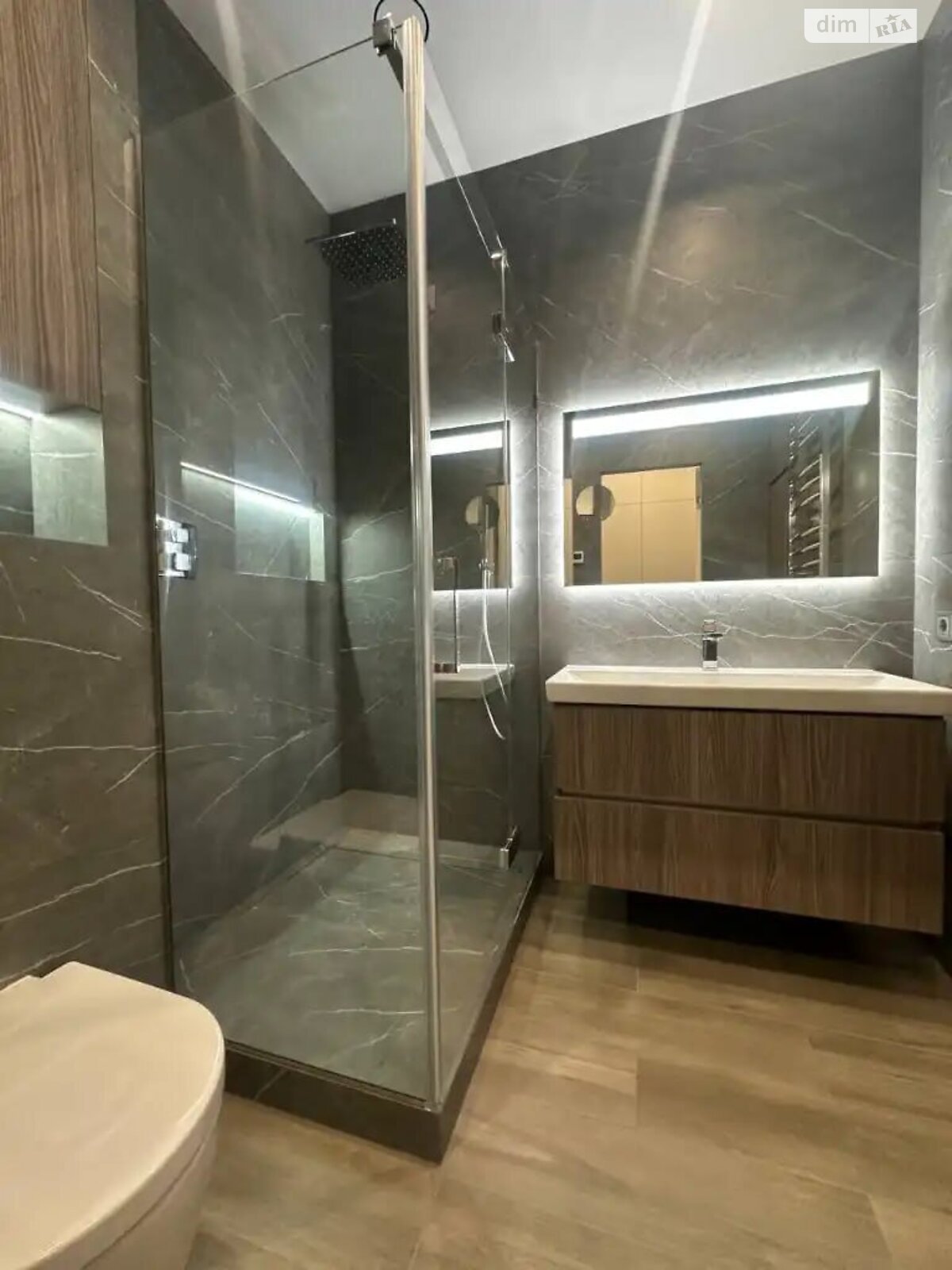 двухкомнатная квартира в Днепре, район Центр, на ул. Короленко 2К в аренду на долгий срок помесячно фото 1