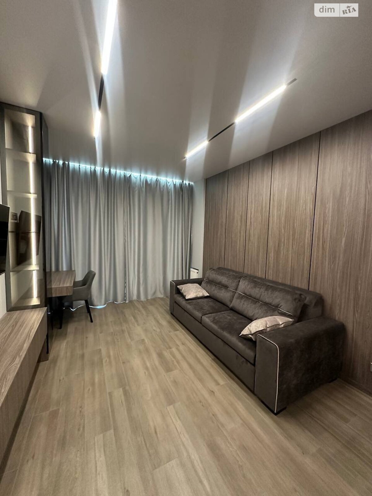 двухкомнатная квартира в Днепре, район Центр, на ул. Короленко 2К в аренду на долгий срок помесячно фото 1