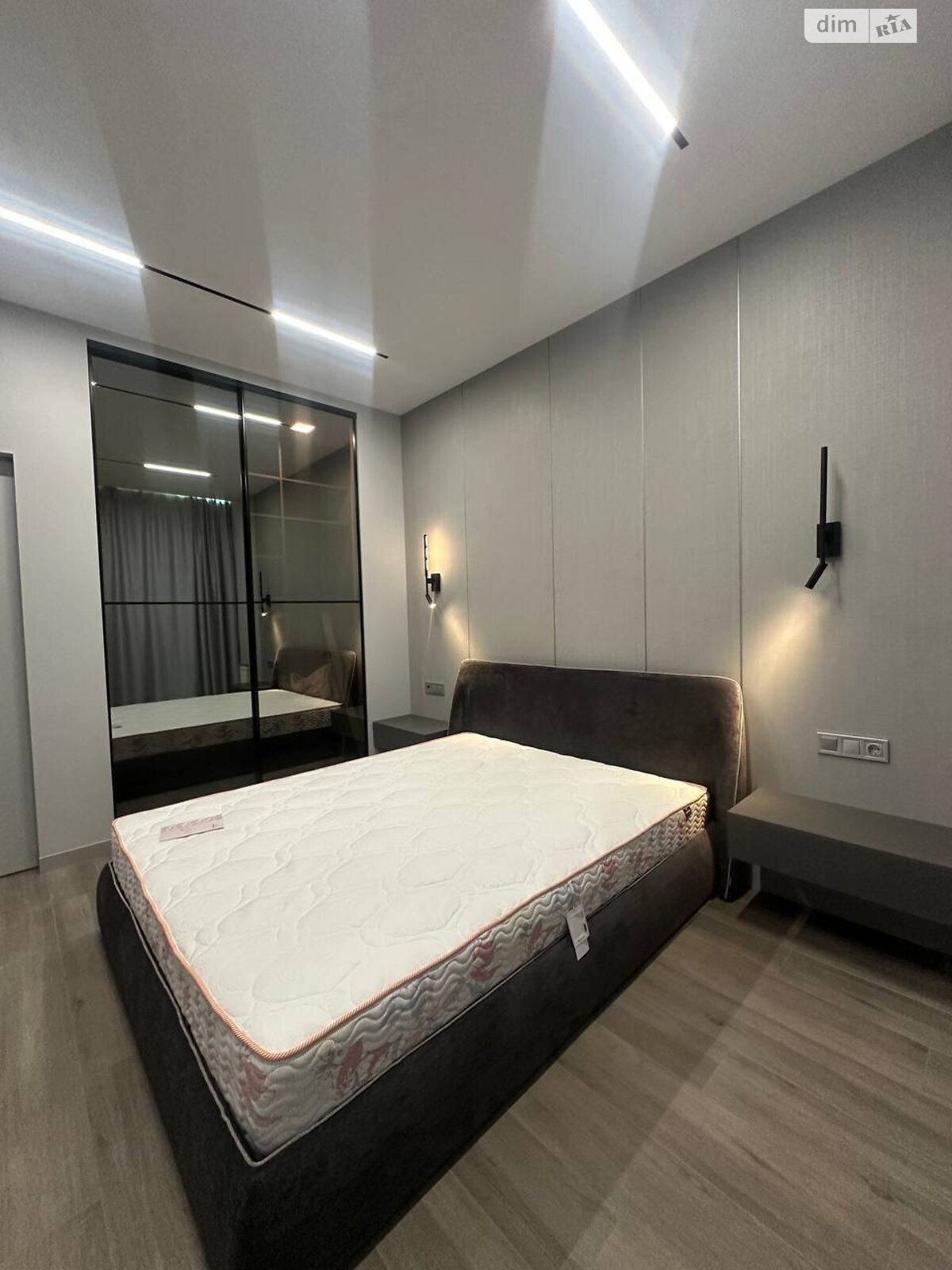 двухкомнатная квартира в Днепре, район Центр, на ул. Короленко 2К в аренду на долгий срок помесячно фото 1