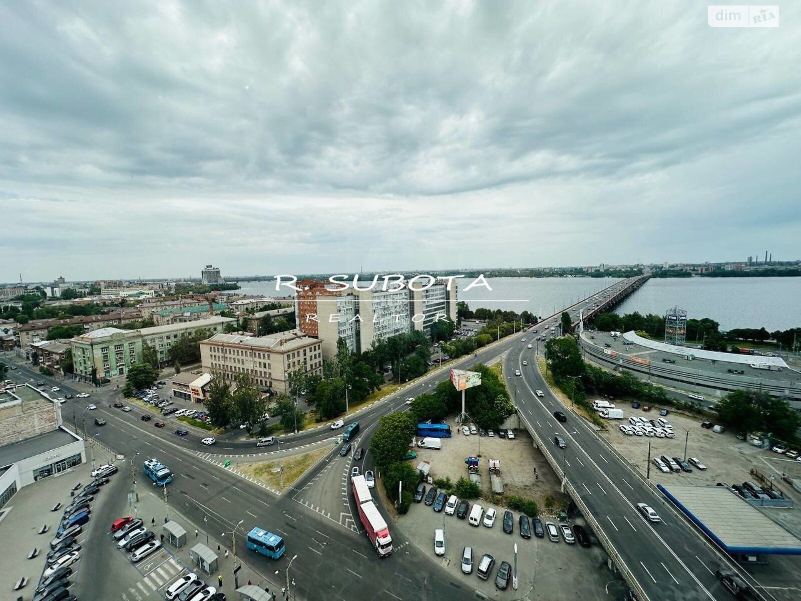 трехкомнатная квартира в Днепре, район Центр, на ул. Королевы Елизаветы II 2 в аренду на долгий срок помесячно фото 1 трехкомнатная квартира в Днепре, район Центр, на ул. Королевы Елизаветы II 2 в аренду на долгий срок помесячно фото 1