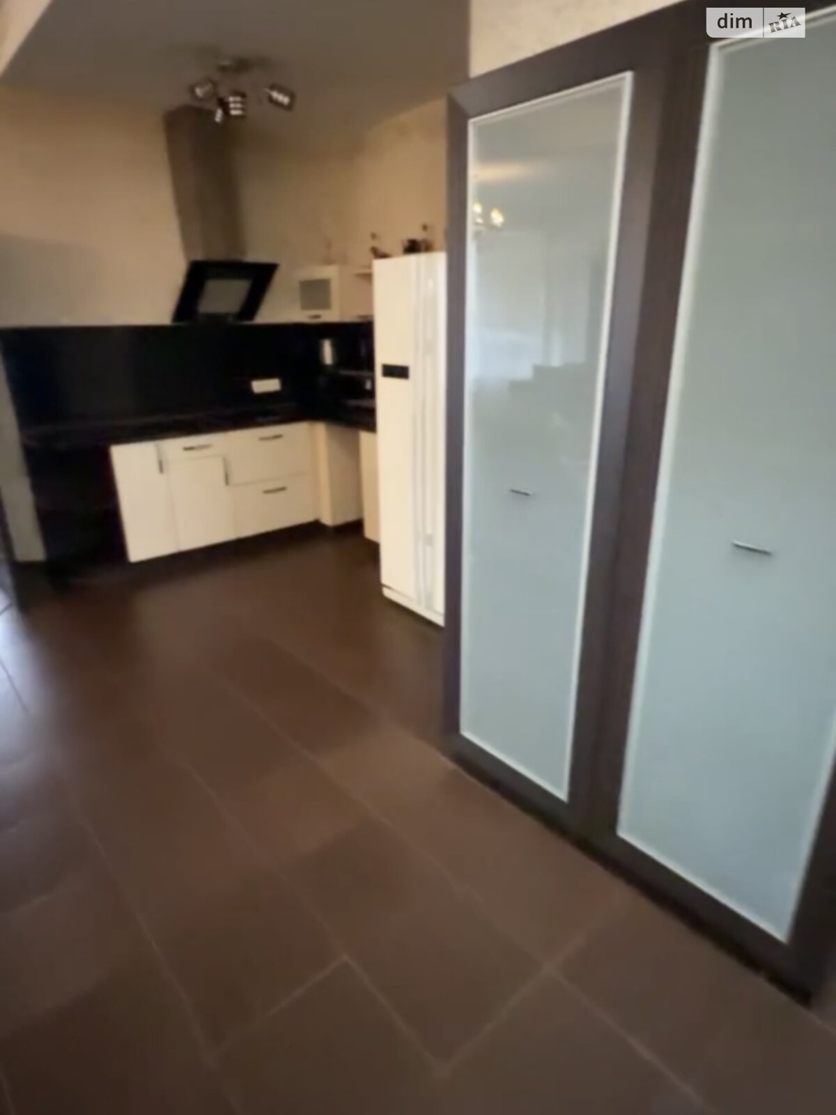 трехкомнатная квартира в Днепре, район Центр, на ул. Королевы Елизаветы II 2 в аренду на долгий срок помесячно фото 1 трехкомнатная квартира в Днепре, район Центр, на ул. Королевы Елизаветы II 2 в аренду на долгий срок помесячно фото 1