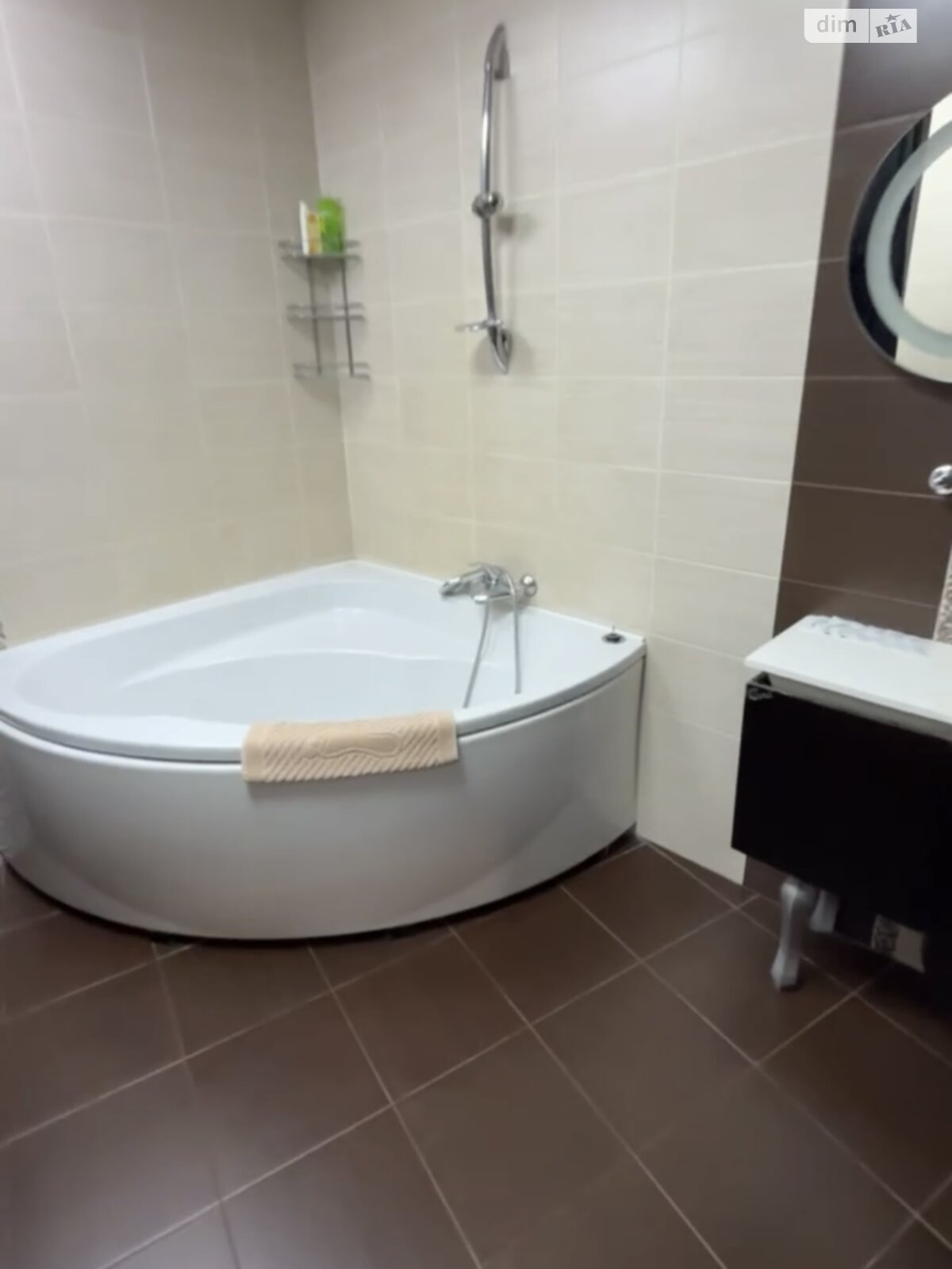 трехкомнатная квартира в Днепре, район Центр, на ул. Королевы Елизаветы II 2 в аренду на долгий срок помесячно фото 1 трехкомнатная квартира в Днепре, район Центр, на ул. Королевы Елизаветы II 2 в аренду на долгий срок помесячно фото 1