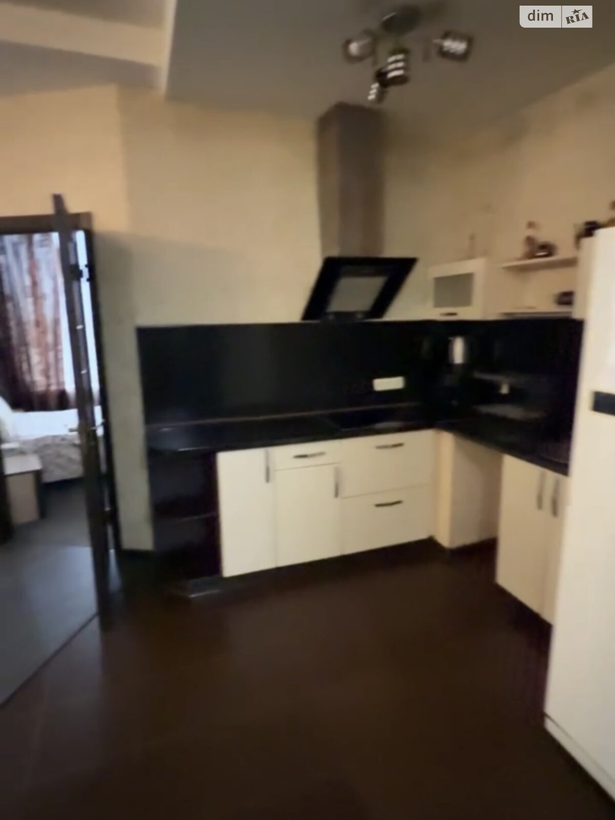 трехкомнатная квартира в Днепре, район Центр, на ул. Королевы Елизаветы II 2 в аренду на долгий срок помесячно фото 1 трехкомнатная квартира в Днепре, район Центр, на ул. Королевы Елизаветы II 2 в аренду на долгий срок помесячно фото 1