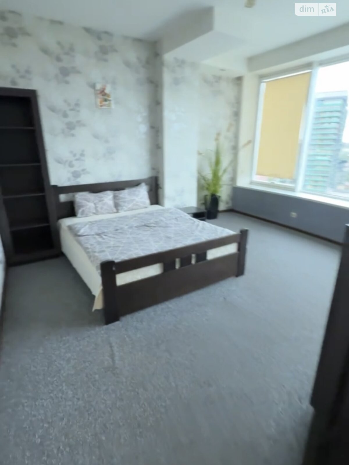 трехкомнатная квартира в Днепре, район Центр, на ул. Королевы Елизаветы II 2 в аренду на долгий срок помесячно фото 1 трехкомнатная квартира в Днепре, район Центр, на ул. Королевы Елизаветы II 2 в аренду на долгий срок помесячно фото 1