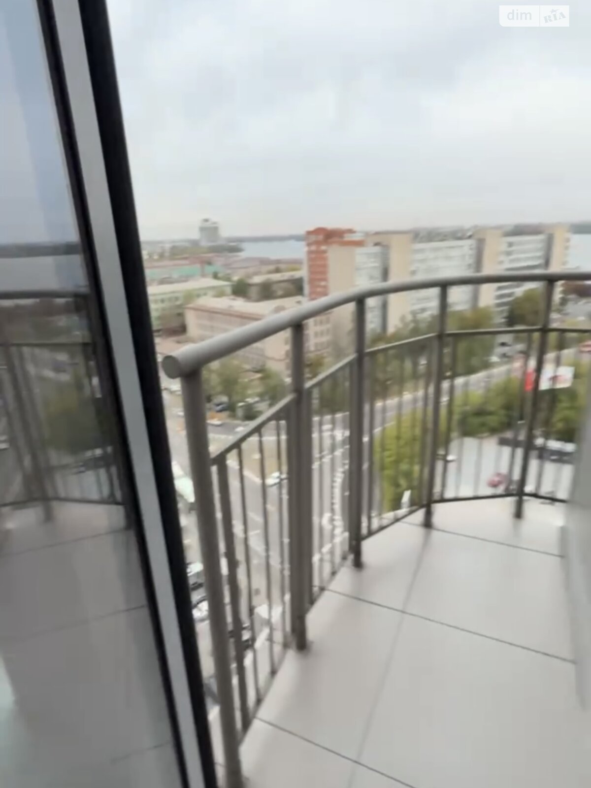 трехкомнатная квартира в Днепре, район Центр, на ул. Королевы Елизаветы II 2 в аренду на долгий срок помесячно фото 1 трехкомнатная квартира в Днепре, район Центр, на ул. Королевы Елизаветы II 2 в аренду на долгий срок помесячно фото 1