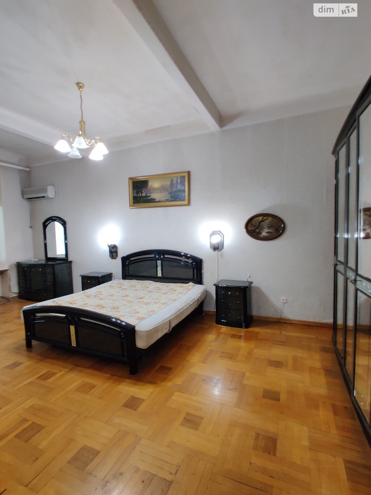 четырехкомнатная квартира в Днепре, район Центр, на ул. Лазаря Глобы 13 в аренду на долгий срок помесячно фото 1 четырехкомнатная квартира в Днепре, район Центр, на ул. Лазаря Глобы 13 в аренду на долгий срок помесячно фото 1