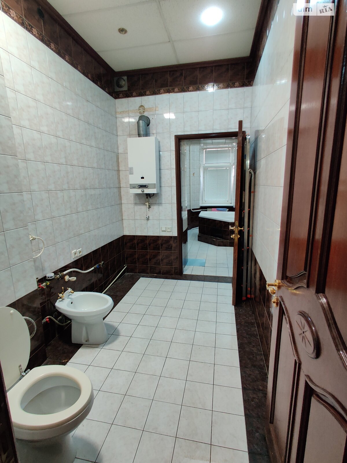 четырехкомнатная квартира в Днепре, район Центр, на ул. Лазаря Глобы 13 в аренду на долгий срок помесячно фото 1 четырехкомнатная квартира в Днепре, район Центр, на ул. Лазаря Глобы 13 в аренду на долгий срок помесячно фото 1