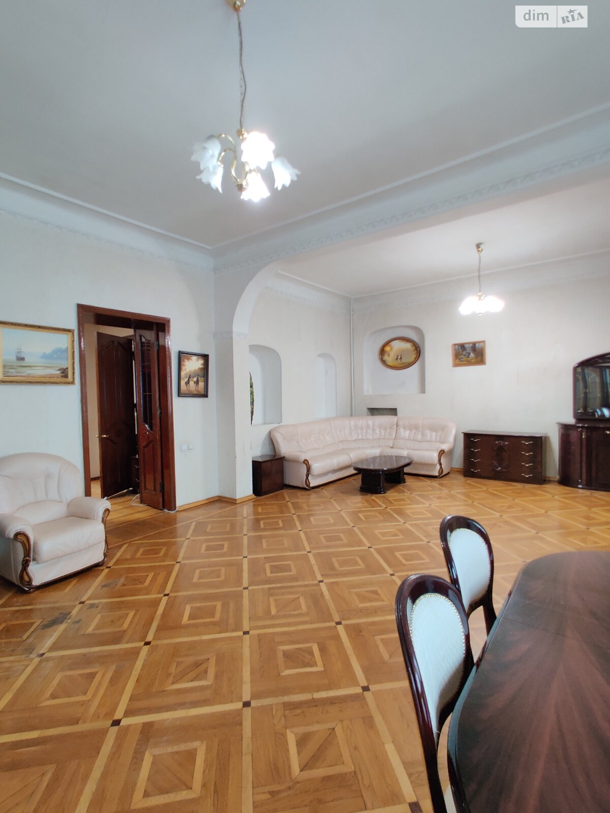 четырехкомнатная квартира в Днепре, район Центр, на ул. Лазаря Глобы 13 в аренду на долгий срок помесячно фото 1 четырехкомнатная квартира в Днепре, район Центр, на ул. Лазаря Глобы 13 в аренду на долгий срок помесячно фото 1