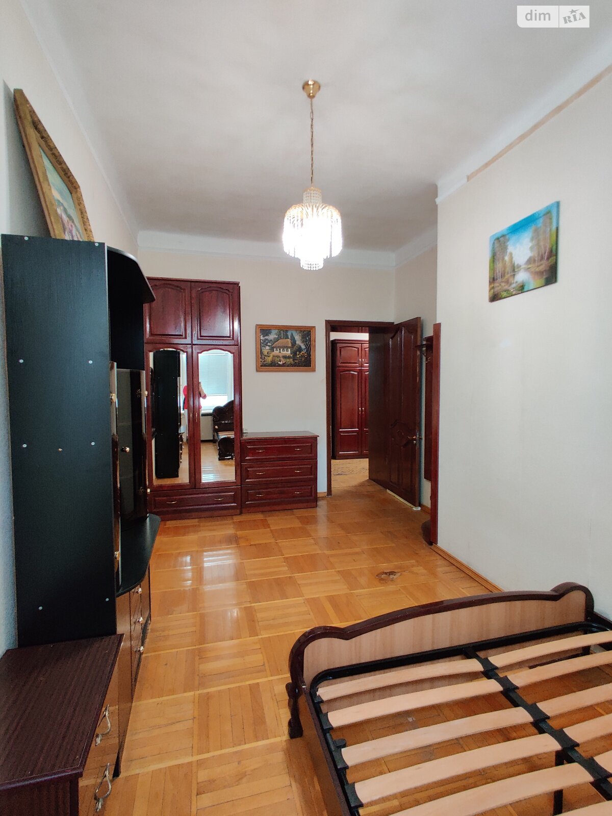 четырехкомнатная квартира в Днепре, район Центр, на ул. Лазаря Глобы 13 в аренду на долгий срок помесячно фото 1 четырехкомнатная квартира в Днепре, район Центр, на ул. Лазаря Глобы 13 в аренду на долгий срок помесячно фото 1