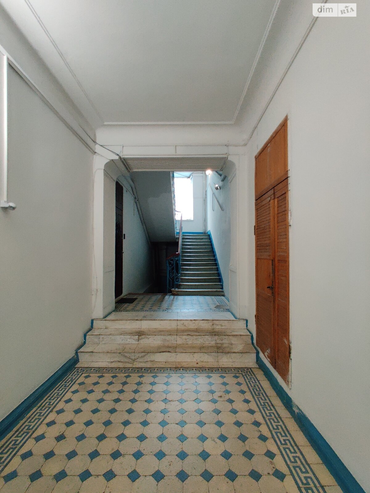 четырехкомнатная квартира в Днепре, район Центр, на ул. Лазаря Глобы 13 в аренду на долгий срок помесячно фото 1 четырехкомнатная квартира в Днепре, район Центр, на ул. Лазаря Глобы 13 в аренду на долгий срок помесячно фото 1