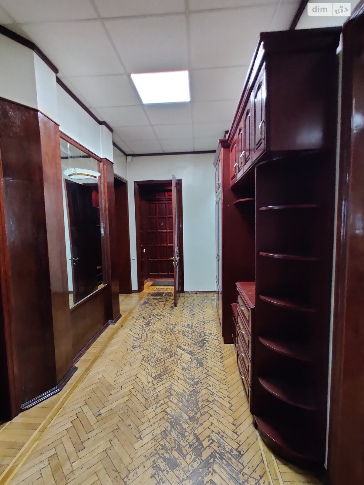 четырехкомнатная квартира в Днепре, район Центр, на ул. Лазаря Глобы 13 в аренду на долгий срок помесячно фото 1 четырехкомнатная квартира в Днепре, район Центр, на ул. Лазаря Глобы 13 в аренду на долгий срок помесячно фото 1