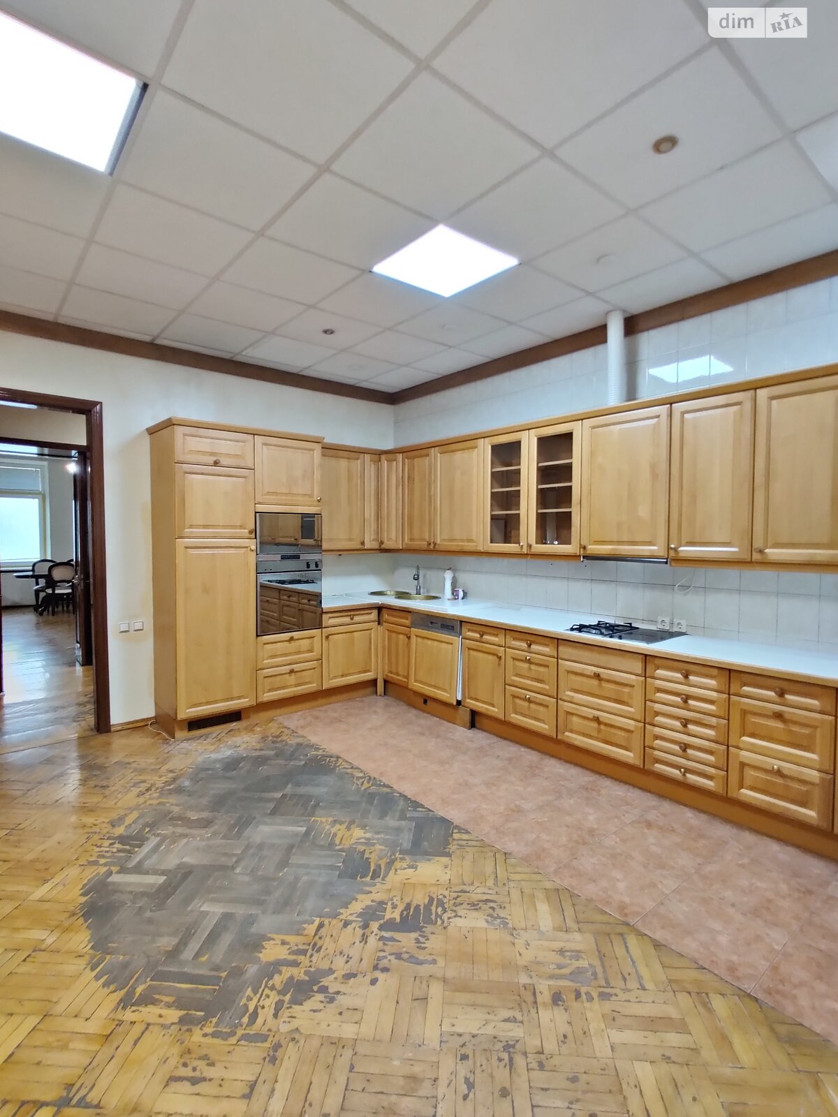 четырехкомнатная квартира в Днепре, район Центр, на ул. Лазаря Глобы 13 в аренду на долгий срок помесячно фото 1 четырехкомнатная квартира в Днепре, район Центр, на ул. Лазаря Глобы 13 в аренду на долгий срок помесячно фото 1