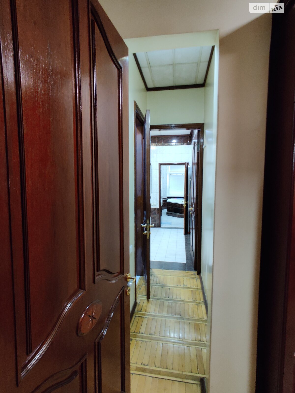 четырехкомнатная квартира в Днепре, район Центр, на ул. Лазаря Глобы 13 в аренду на долгий срок помесячно фото 1 четырехкомнатная квартира в Днепре, район Центр, на ул. Лазаря Глобы 13 в аренду на долгий срок помесячно фото 1