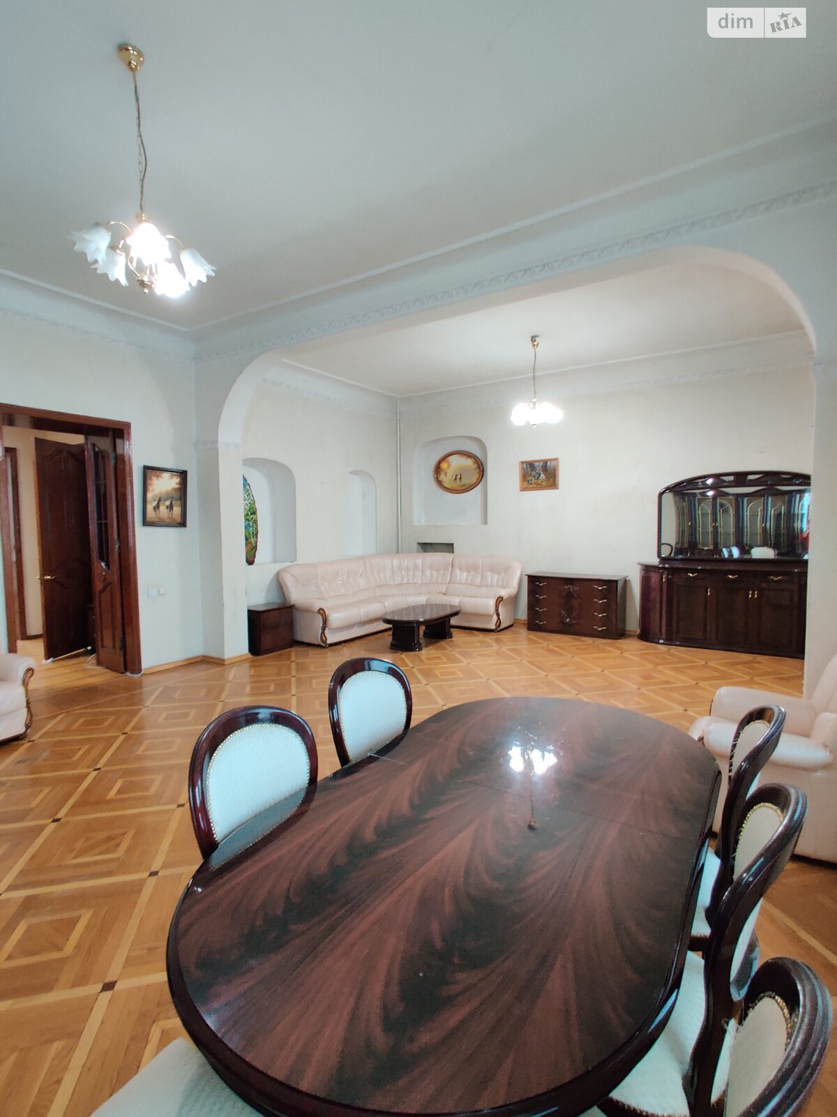 четырехкомнатная квартира в Днепре, район Центр, на ул. Лазаря Глобы 13 в аренду на долгий срок помесячно фото 1 четырехкомнатная квартира в Днепре, район Центр, на ул. Лазаря Глобы 13 в аренду на долгий срок помесячно фото 1