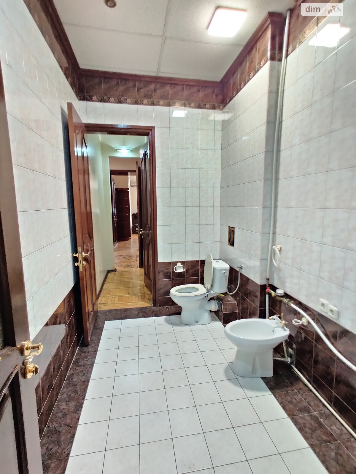 четырехкомнатная квартира в Днепре, район Центр, на ул. Лазаря Глобы 13 в аренду на долгий срок помесячно фото 1 четырехкомнатная квартира в Днепре, район Центр, на ул. Лазаря Глобы 13 в аренду на долгий срок помесячно фото 1