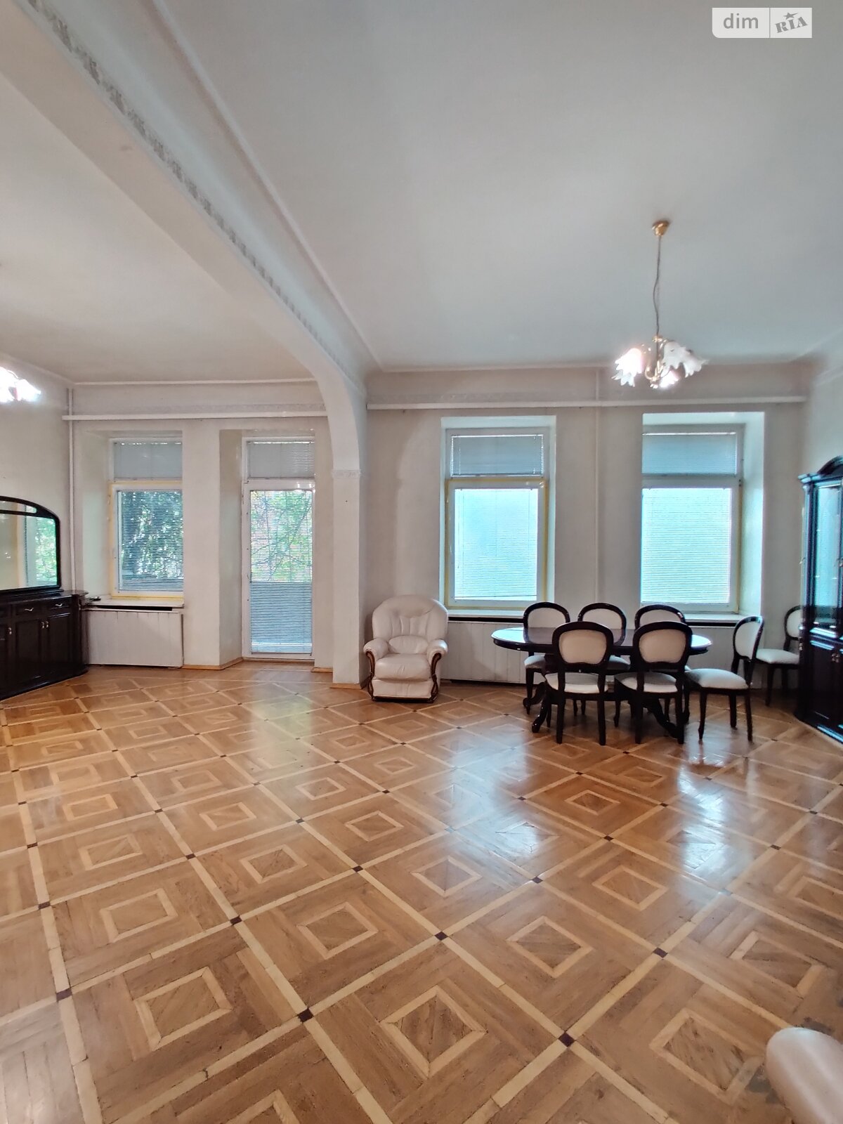 четырехкомнатная квартира в Днепре, район Центр, на ул. Лазаря Глобы 13 в аренду на долгий срок помесячно фото 1 четырехкомнатная квартира в Днепре, район Центр, на ул. Лазаря Глобы 13 в аренду на долгий срок помесячно фото 1