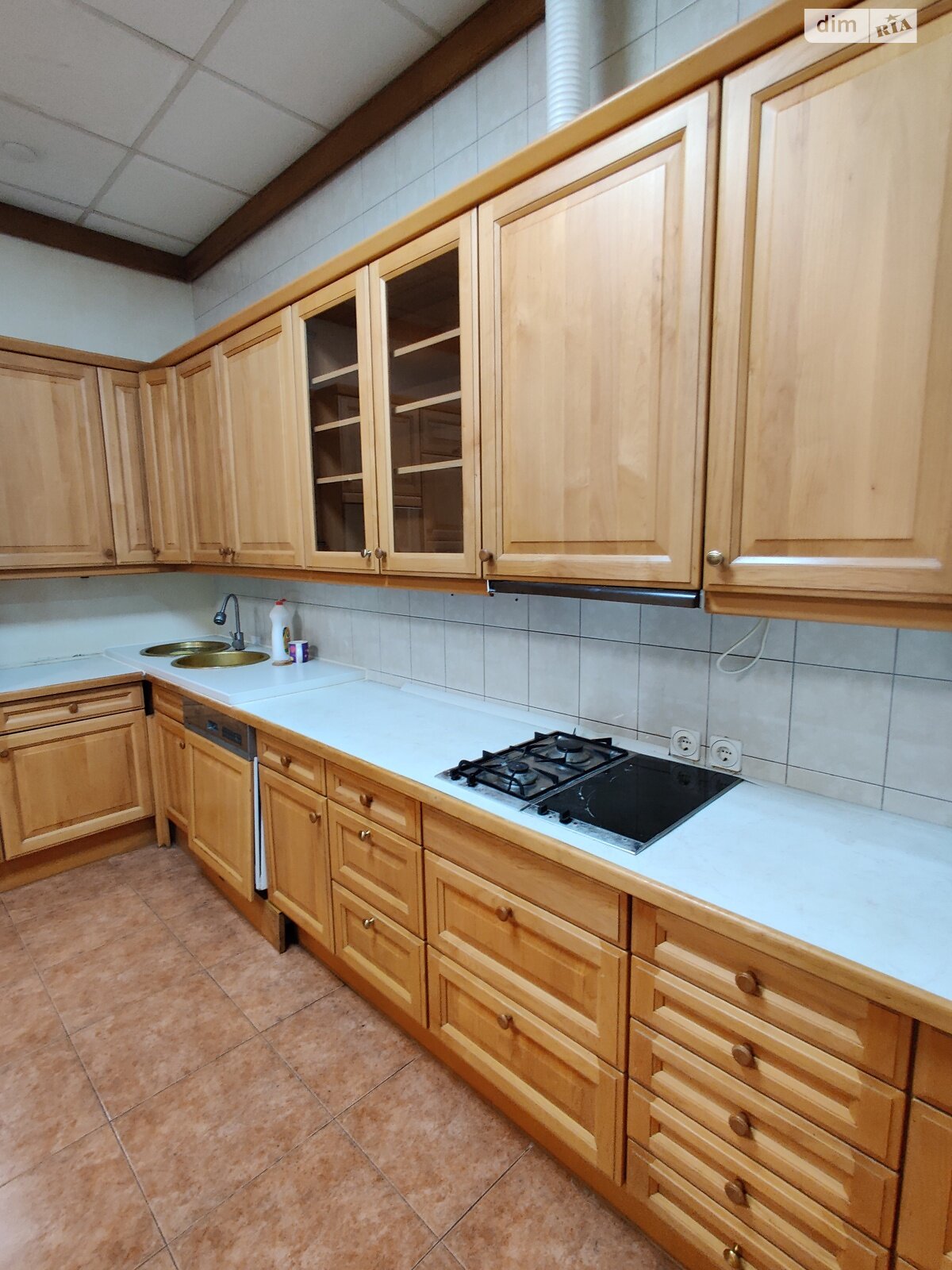 четырехкомнатная квартира в Днепре, район Центр, на ул. Лазаря Глобы 13 в аренду на долгий срок помесячно фото 1 четырехкомнатная квартира в Днепре, район Центр, на ул. Лазаря Глобы 13 в аренду на долгий срок помесячно фото 1