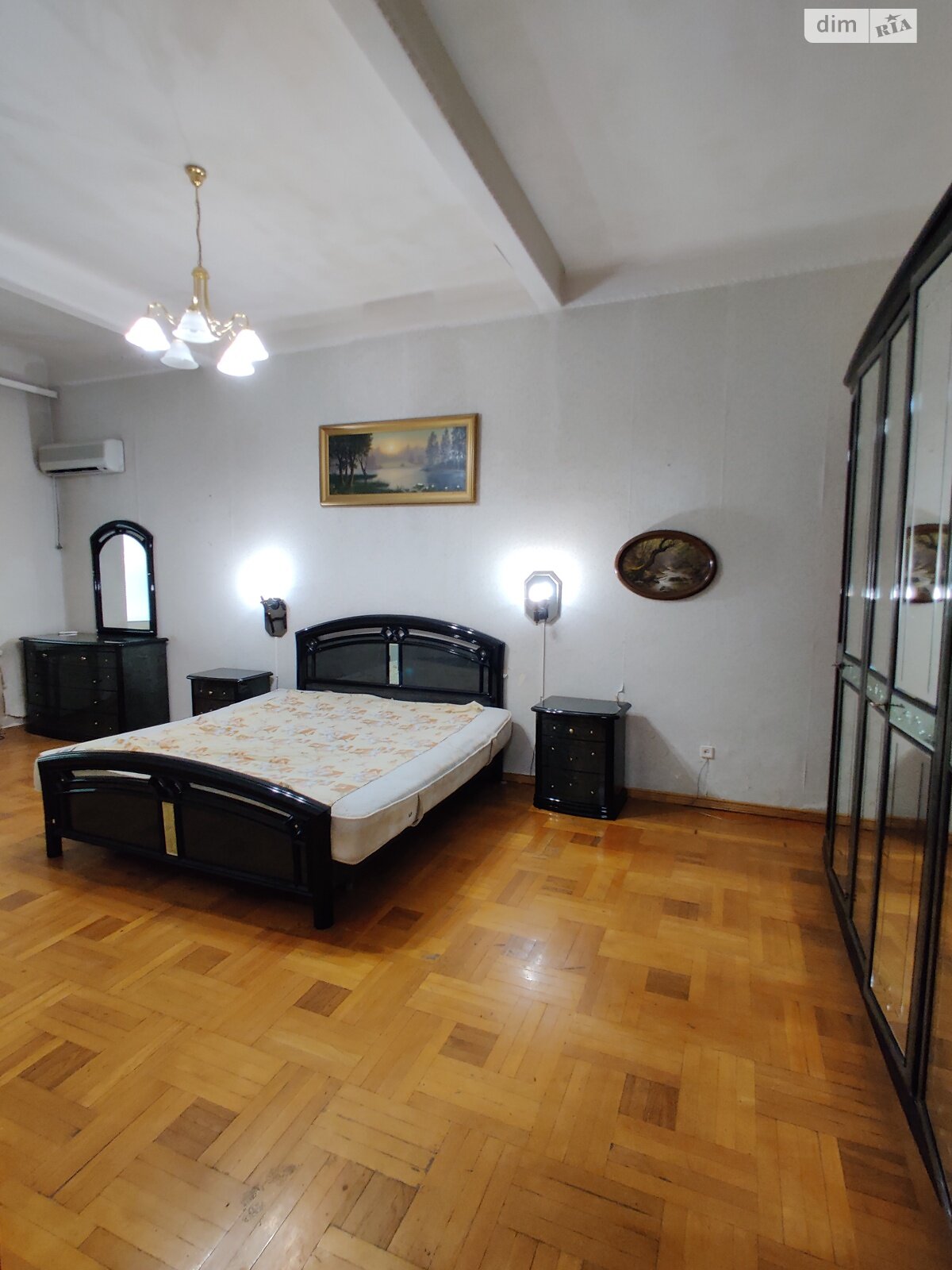 четырехкомнатная квартира в Днепре, район Центр, на ул. Лазаря Глобы 13 в аренду на долгий срок помесячно фото 1 четырехкомнатная квартира в Днепре, район Центр, на ул. Лазаря Глобы 13 в аренду на долгий срок помесячно фото 1