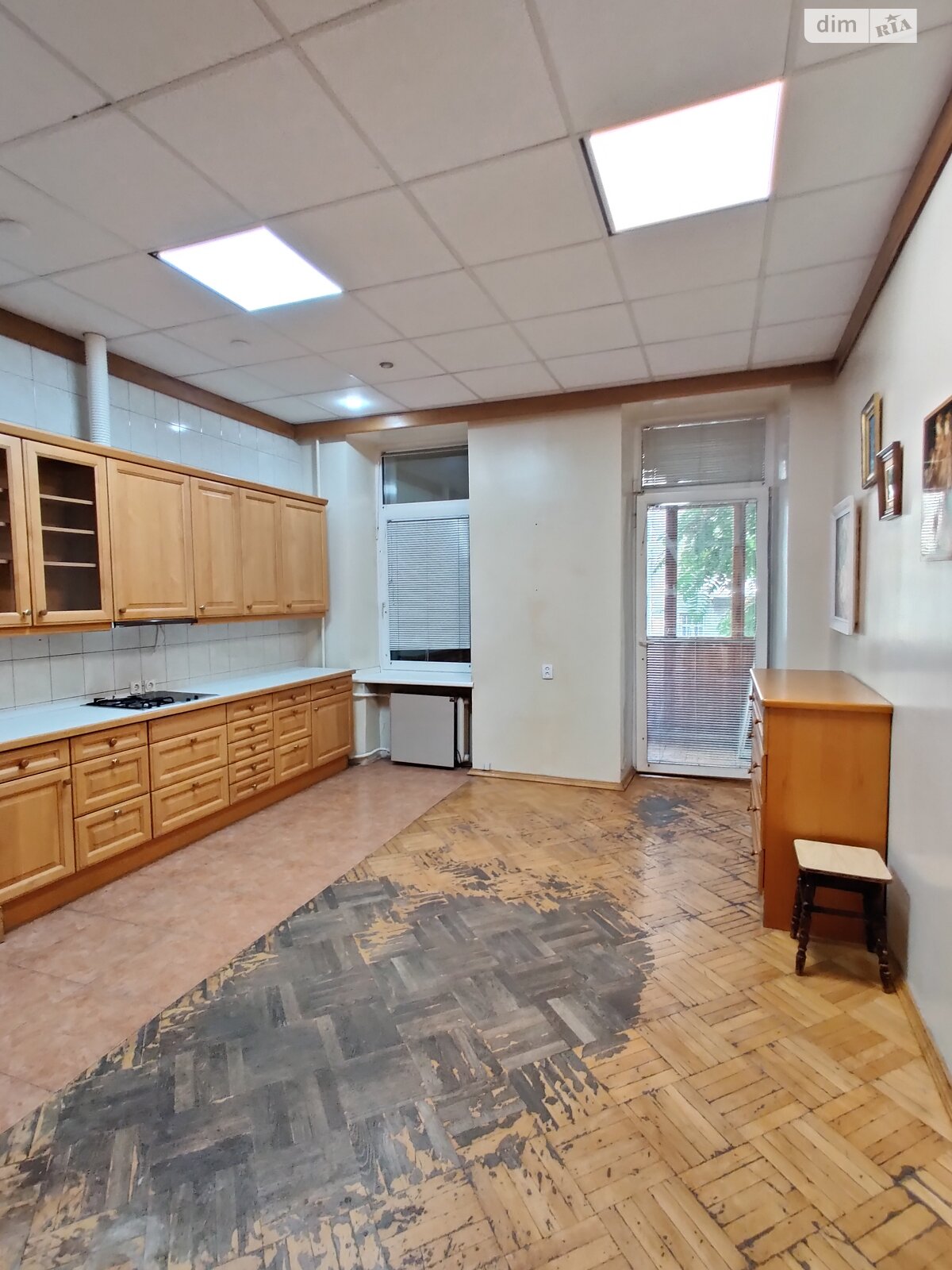 четырехкомнатная квартира в Днепре, район Центр, на ул. Лазаря Глобы 13 в аренду на долгий срок помесячно фото 1 четырехкомнатная квартира в Днепре, район Центр, на ул. Лазаря Глобы 13 в аренду на долгий срок помесячно фото 1