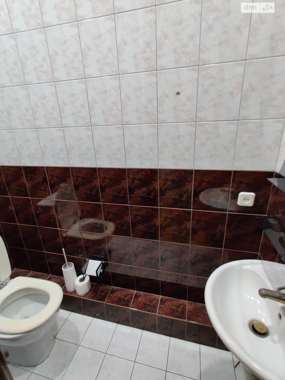 четырехкомнатная квартира в Днепре, район Центр, на ул. Лазаря Глобы 13 в аренду на долгий срок помесячно фото 1 четырехкомнатная квартира в Днепре, район Центр, на ул. Лазаря Глобы 13 в аренду на долгий срок помесячно фото 1