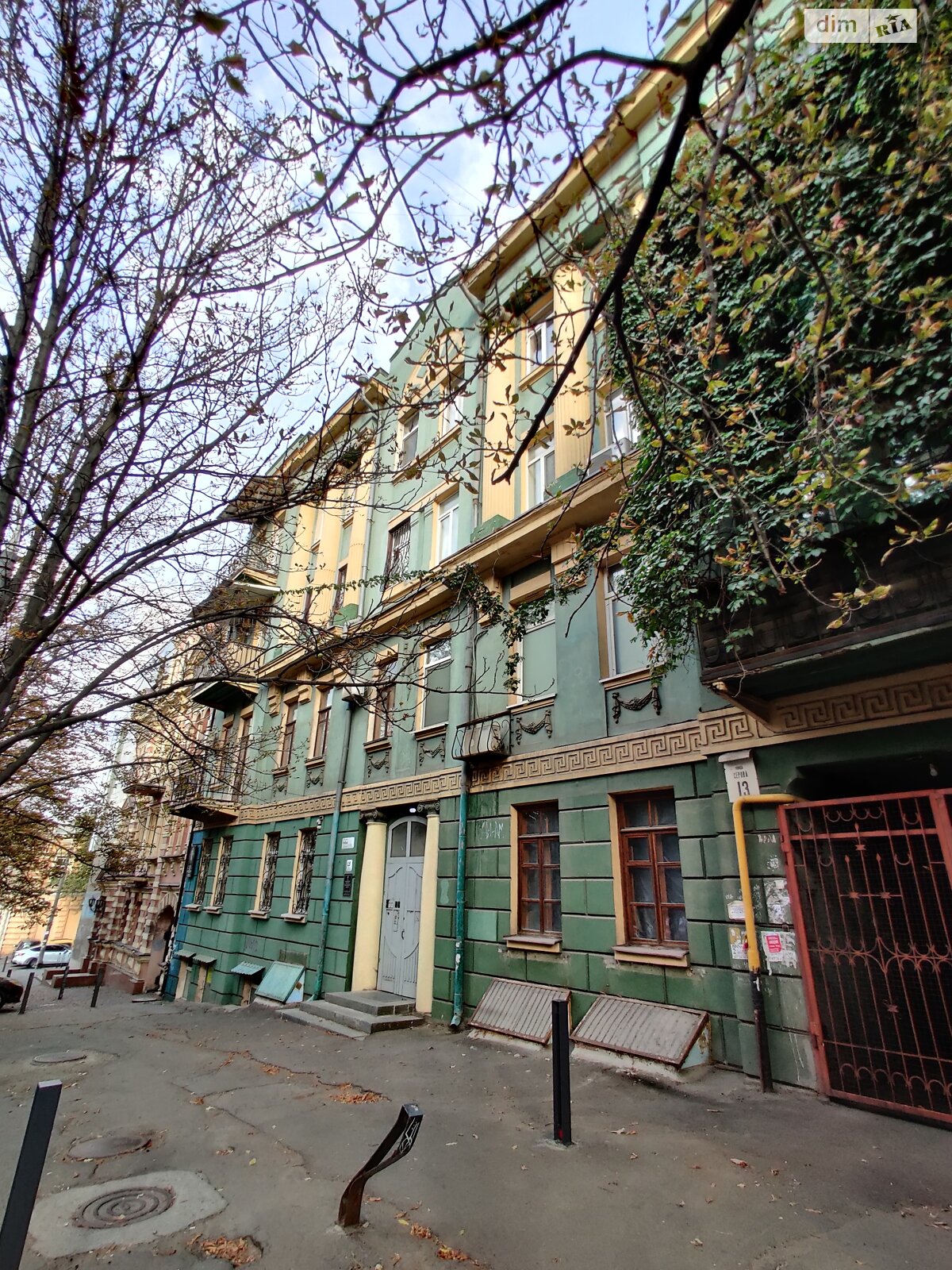 четырехкомнатная квартира в Днепре, район Центр, на ул. Лазаря Глобы 13 в аренду на долгий срок помесячно фото 1 четырехкомнатная квартира в Днепре, район Центр, на ул. Лазаря Глобы 13 в аренду на долгий срок помесячно фото 1