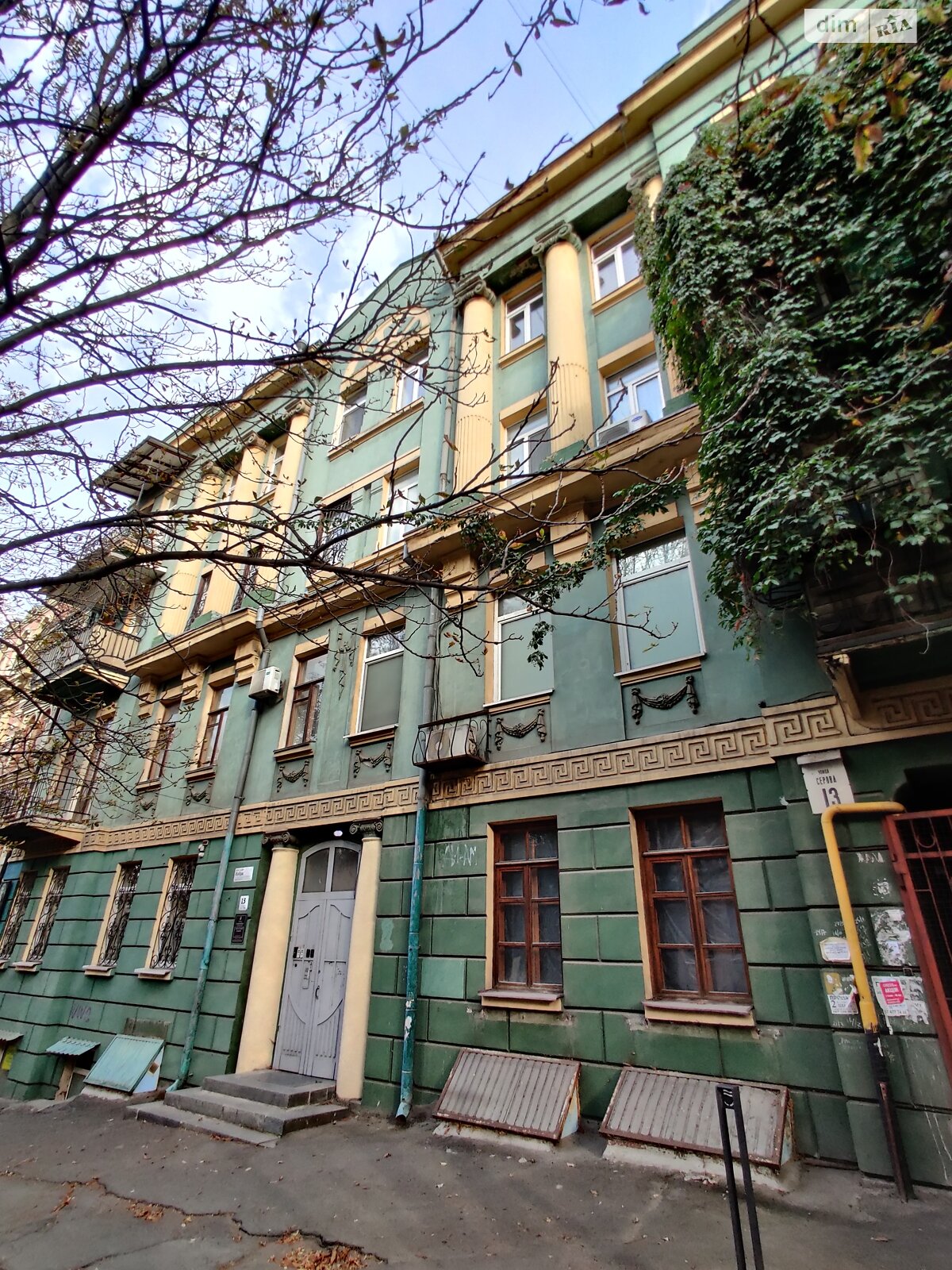 четырехкомнатная квартира в Днепре, район Центр, на ул. Лазаря Глобы 13 в аренду на долгий срок помесячно фото 1 четырехкомнатная квартира в Днепре, район Центр, на ул. Лазаря Глобы 13 в аренду на долгий срок помесячно фото 1