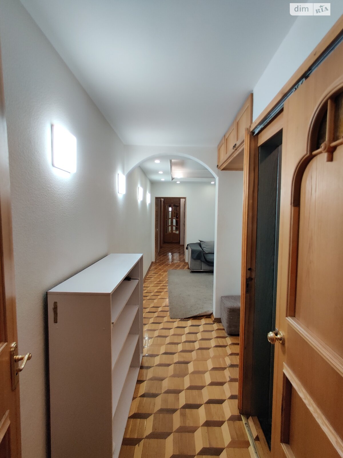 четырехкомнатная квартира в Днепре, район Центр, на ул. Сичеславская Набережная 37 в аренду на долгий срок помесячно фото 1