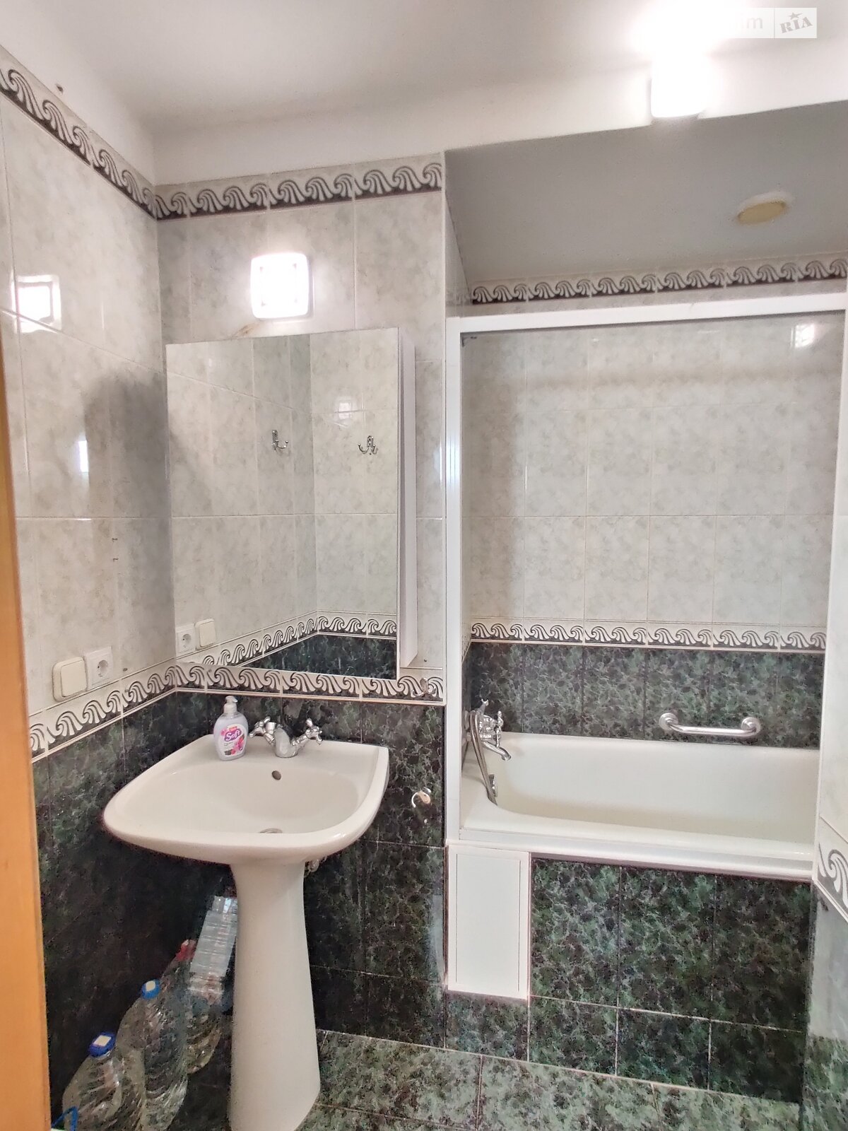 четырехкомнатная квартира в Днепре, район Центр, на ул. Сичеславская Набережная 37 в аренду на долгий срок помесячно фото 1