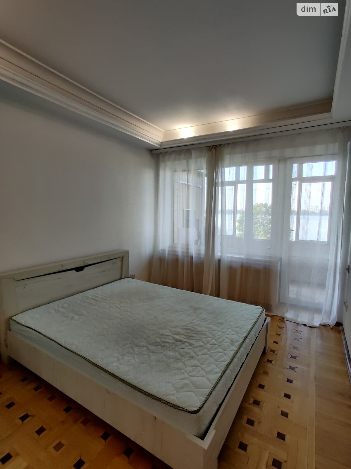 четырехкомнатная квартира в Днепре, район Центр, на ул. Сичеславская Набережная 37 в аренду на долгий срок помесячно фото 1