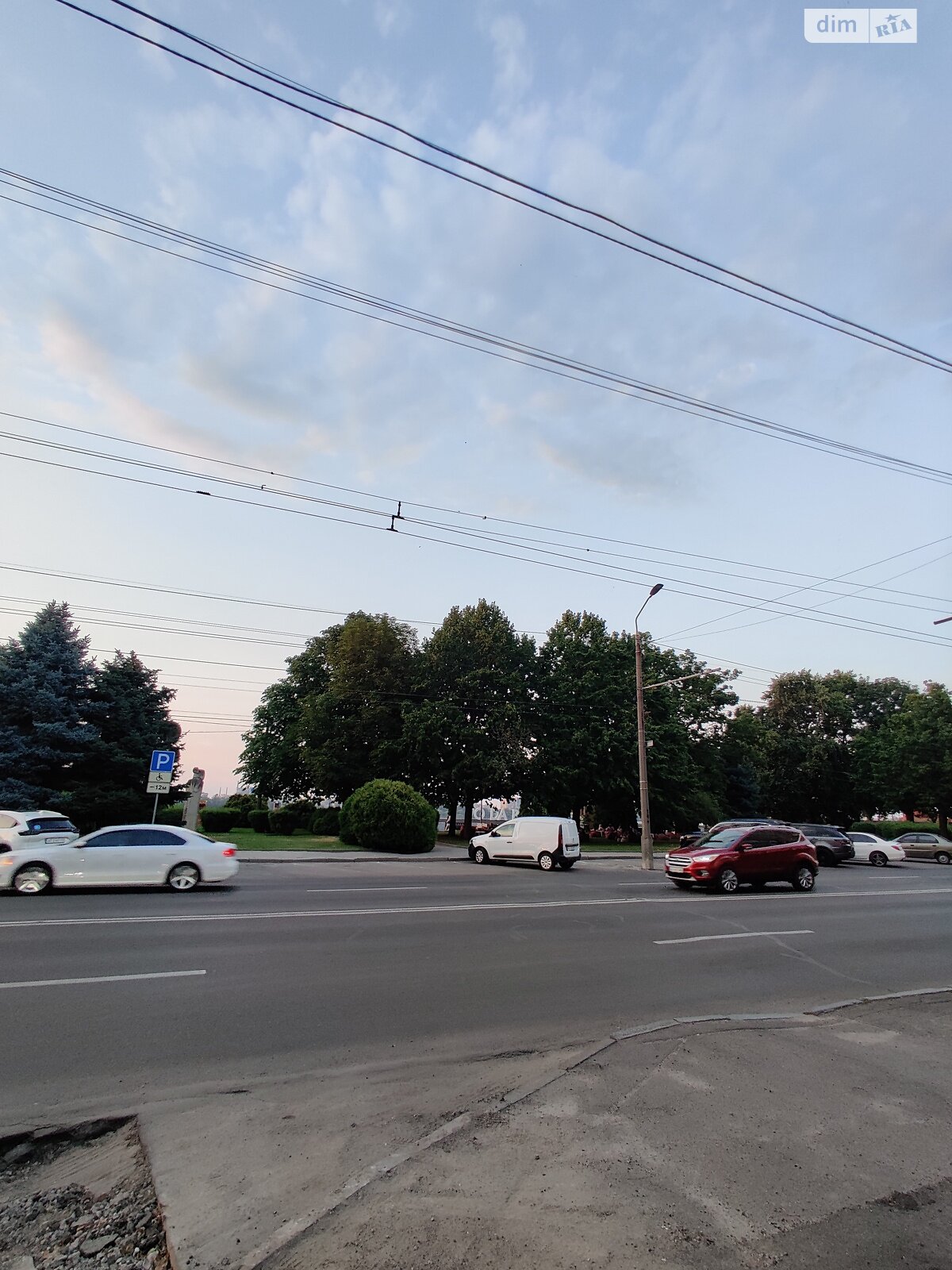 четырехкомнатная квартира в Днепре, район Центр, на ул. Сичеславская Набережная 37 в аренду на долгий срок помесячно фото 1